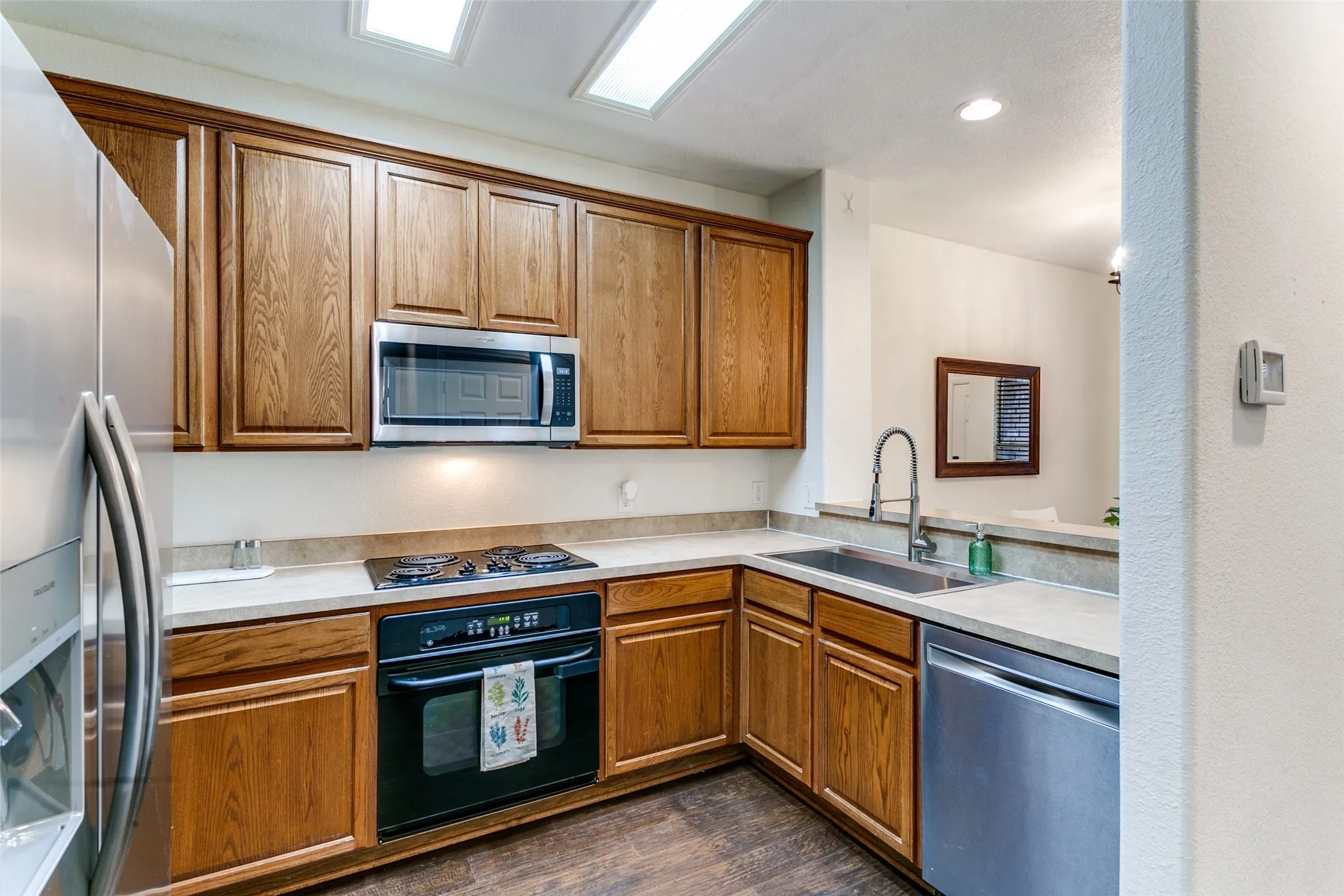 Townhouse For Sale in Denton County , 180 Leonard Street, Lewisville, Texas 75057, 3 Bedroom, 3 Bathroom, 2 Garage spaces, 1,505 Sqft, built in 2006, mls#21375939, Real Estate Agent in Lewisville, Homes For Sale in Denton county, Homes For Sale in Lewisville, Realtor in Lewisville Texas, Real Estate Brokerage Independent Realty Texas, Luminita Cordes Realtor