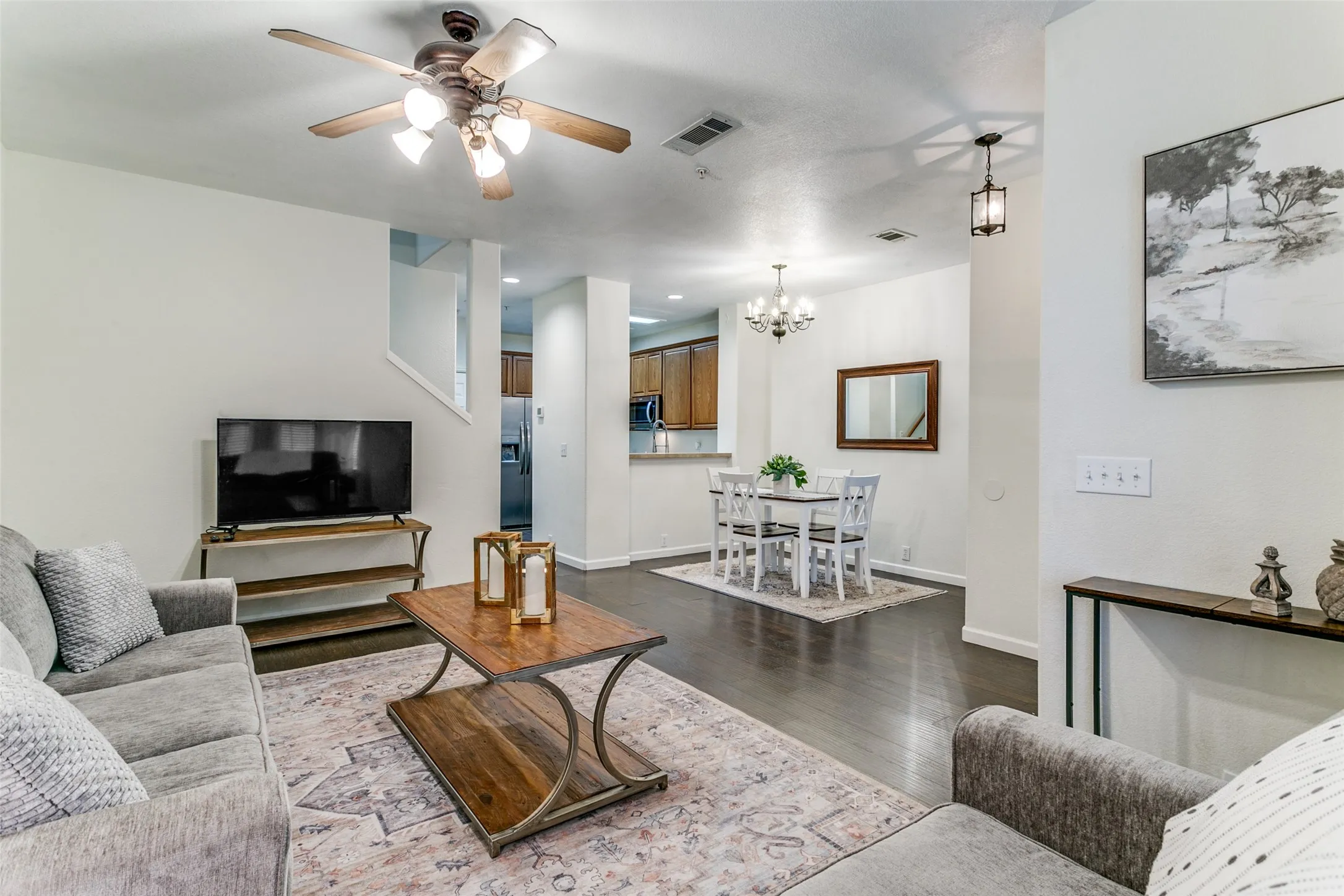 Townhouse For Sale in Denton County , 180 Leonard Street, Lewisville, Texas 75057, 3 Bedroom, 3 Bathroom, 2 Garage spaces, 1,505 Sqft, built in 2006, mls#21375939, Real Estate Agent in Lewisville, Homes For Sale in Denton county, Homes For Sale in Lewisville, Realtor in Lewisville Texas, Real Estate Brokerage Independent Realty Texas, Luminita Cordes Realtor