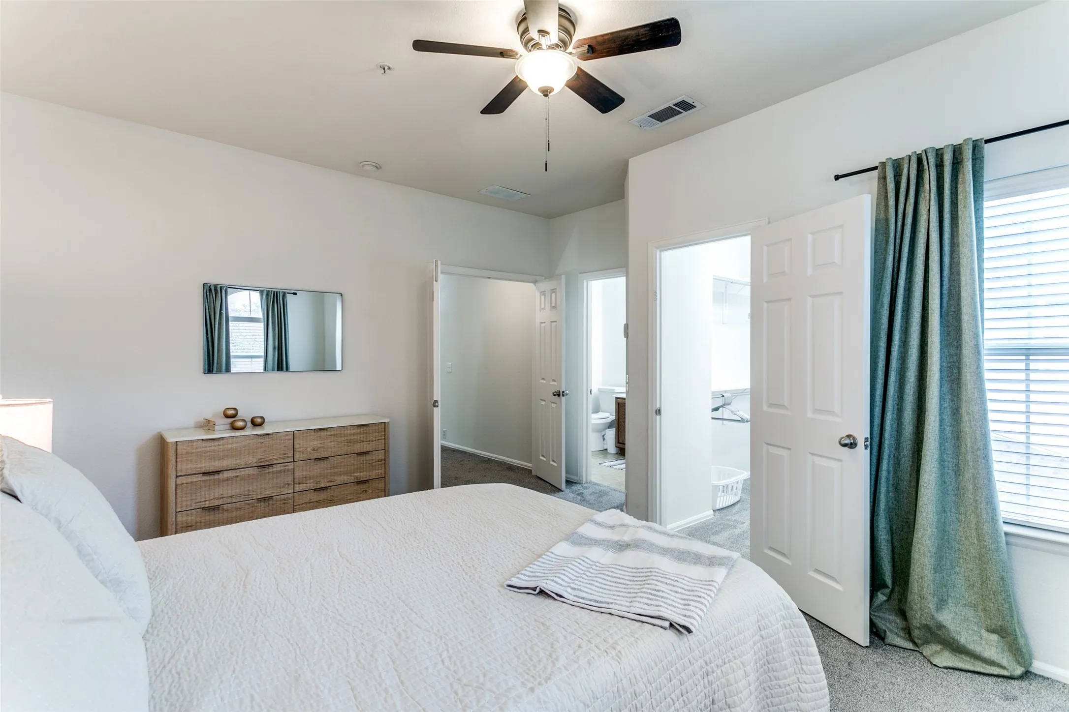 Townhouse For Sale in Denton County , 180 Leonard Street, Lewisville, Texas 75057, 3 Bedroom, 3 Bathroom, 2 Garage spaces, 1,505 Sqft, built in 2006, mls#21375939, Real Estate Agent in Lewisville, Homes For Sale in Denton county, Homes For Sale in Lewisville, Realtor in Lewisville Texas, Real Estate Brokerage Independent Realty Texas, Luminita Cordes Realtor