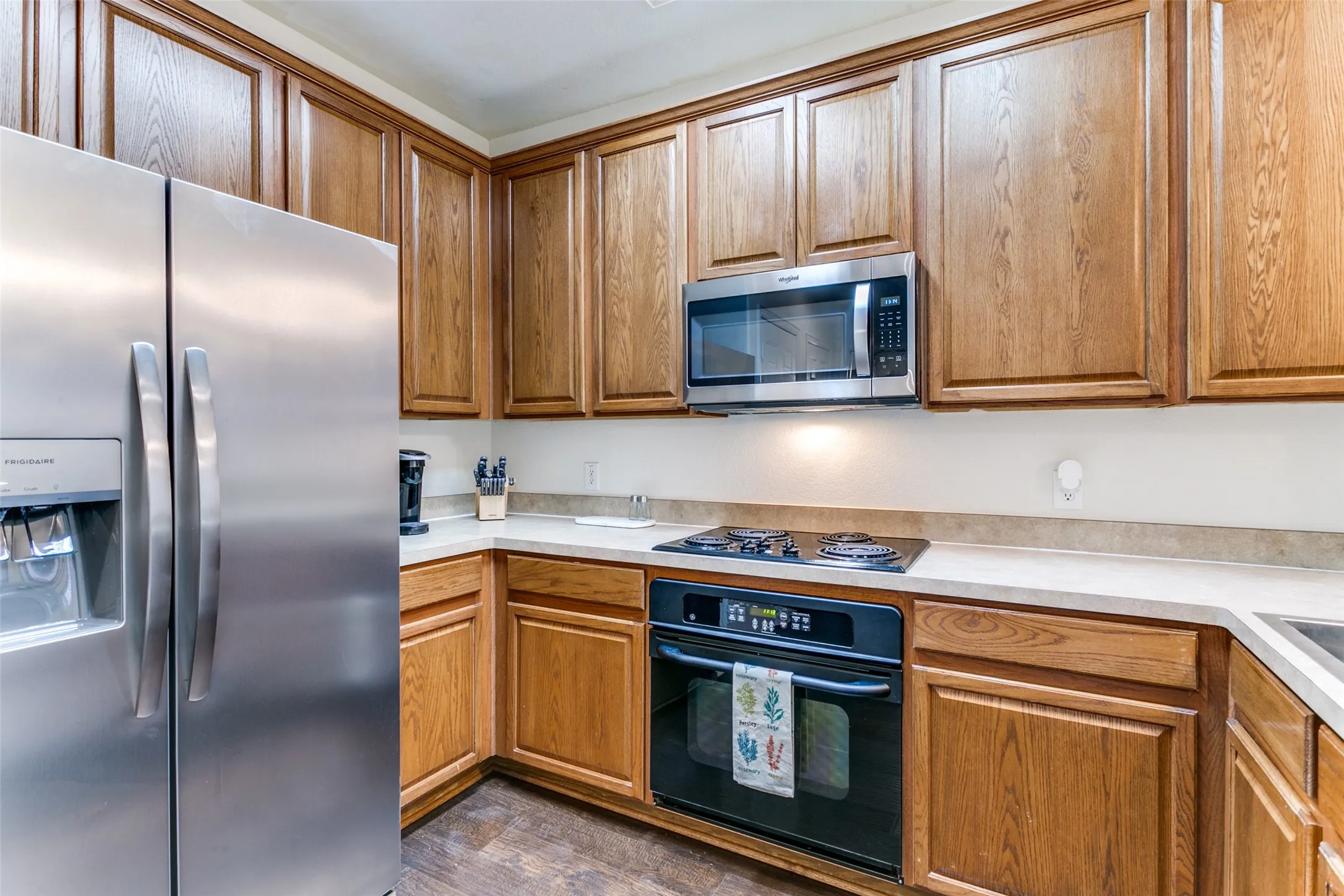 Townhouse For Sale in Denton County , 180 Leonard Street, Lewisville, Texas 75057, 3 Bedroom, 3 Bathroom, 2 Garage spaces, 1,505 Sqft, built in 2006, mls#21375939, Real Estate Agent in Lewisville, Homes For Sale in Denton county, Homes For Sale in Lewisville, Realtor in Lewisville Texas, Real Estate Brokerage Independent Realty Texas, Luminita Cordes Realtor
