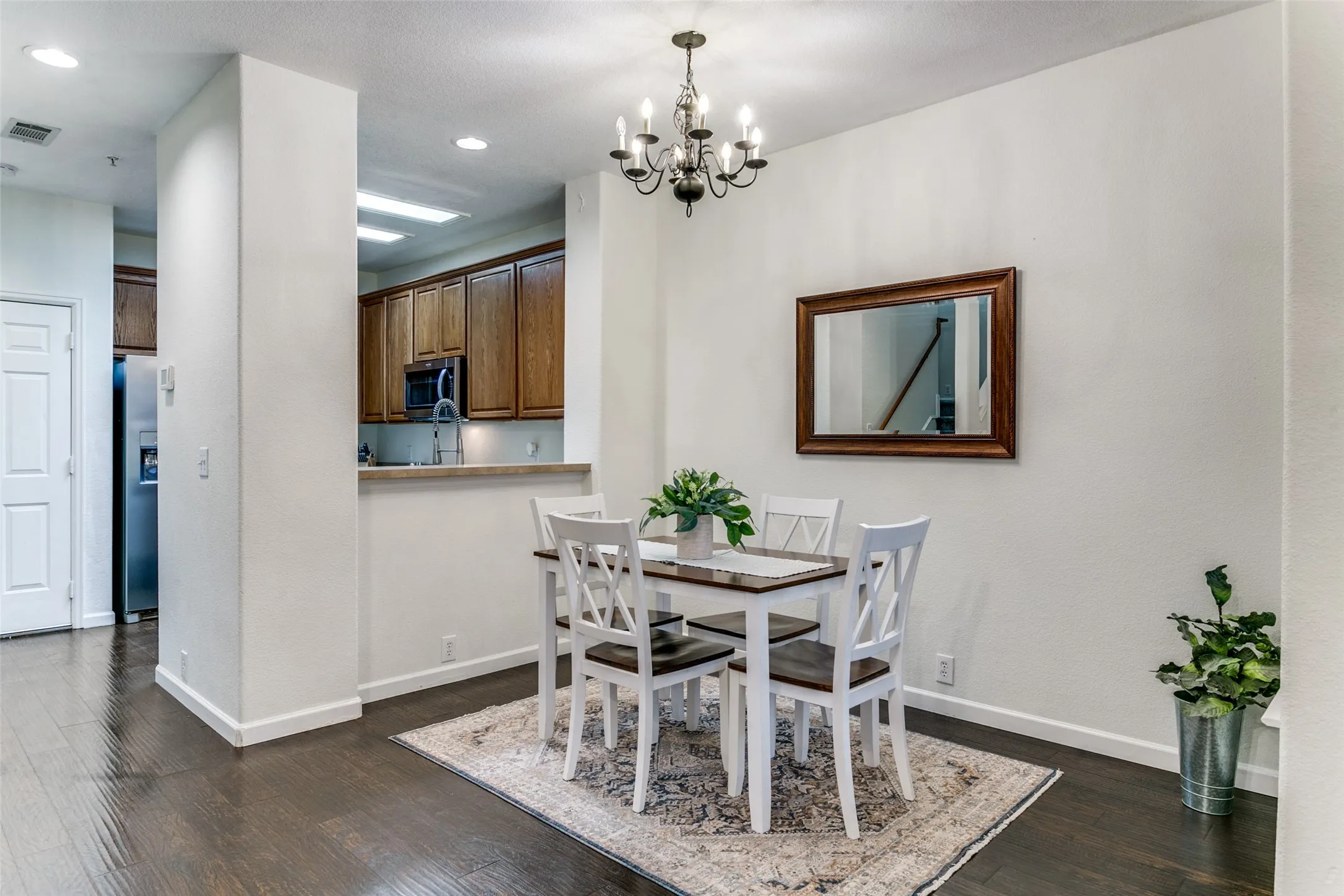 Townhouse For Sale in Denton County , 180 Leonard Street, Lewisville, Texas 75057, 3 Bedroom, 3 Bathroom, 2 Garage spaces, 1,505 Sqft, built in 2006, mls#21375939, Real Estate Agent in Lewisville, Homes For Sale in Denton county, Homes For Sale in Lewisville, Realtor in Lewisville Texas, Real Estate Brokerage Independent Realty Texas, Luminita Cordes Realtor