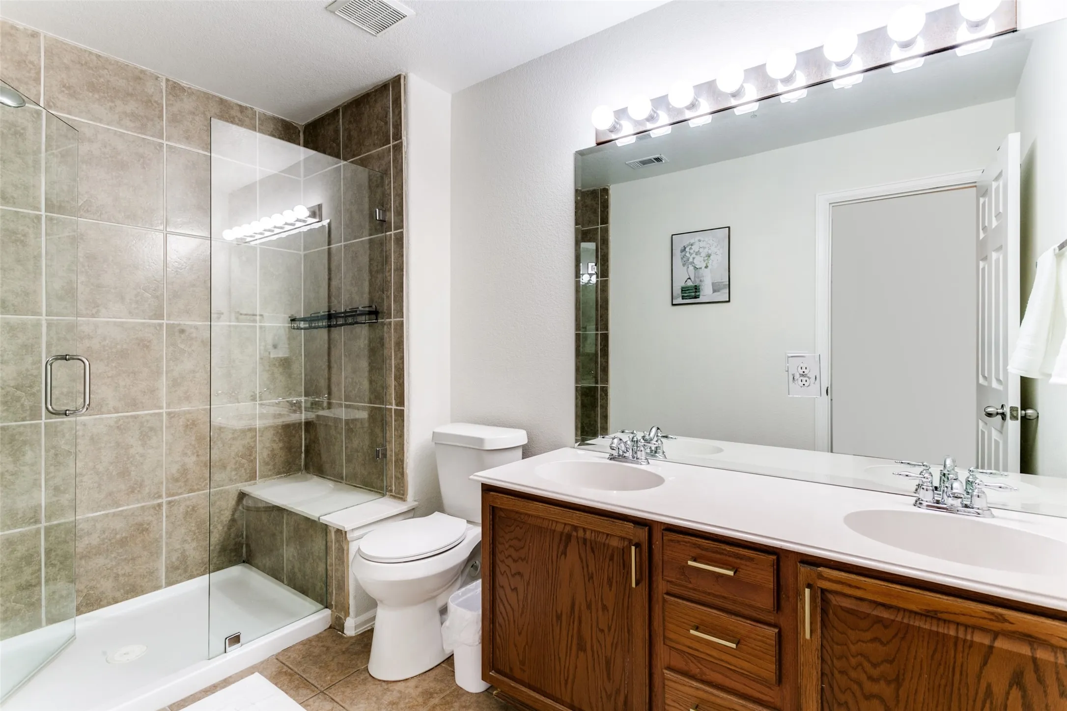 Townhouse For Sale in Denton County , 180 Leonard Street, Lewisville, Texas 75057, 3 Bedroom, 3 Bathroom, 2 Garage spaces, 1,505 Sqft, built in 2006, mls#21375939, Real Estate Agent in Lewisville, Homes For Sale in Denton county, Homes For Sale in Lewisville, Realtor in Lewisville Texas, Real Estate Brokerage Independent Realty Texas, Luminita Cordes Realtor