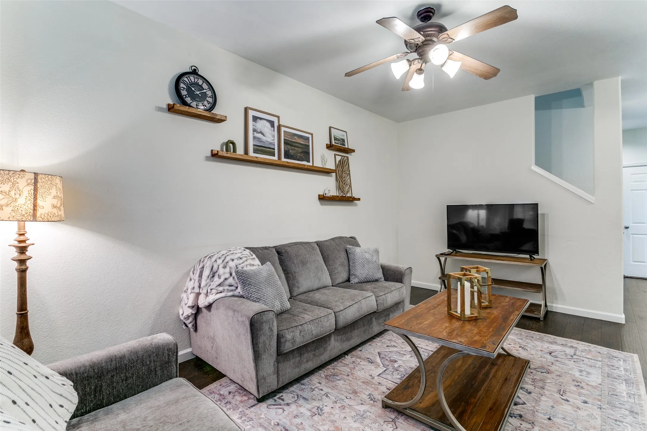 Townhouse For Sale in Denton County , 180 Leonard Street, Lewisville, Texas 75057, 3 Bedroom, 3 Bathroom, 2 Garage spaces, 1,505 Sqft, built in 2006, mls#21375939, Real Estate Agent in Lewisville, Homes For Sale in Denton county, Homes For Sale in Lewisville, Realtor in Lewisville Texas, Real Estate Brokerage Independent Realty Texas, Luminita Cordes Realtor
