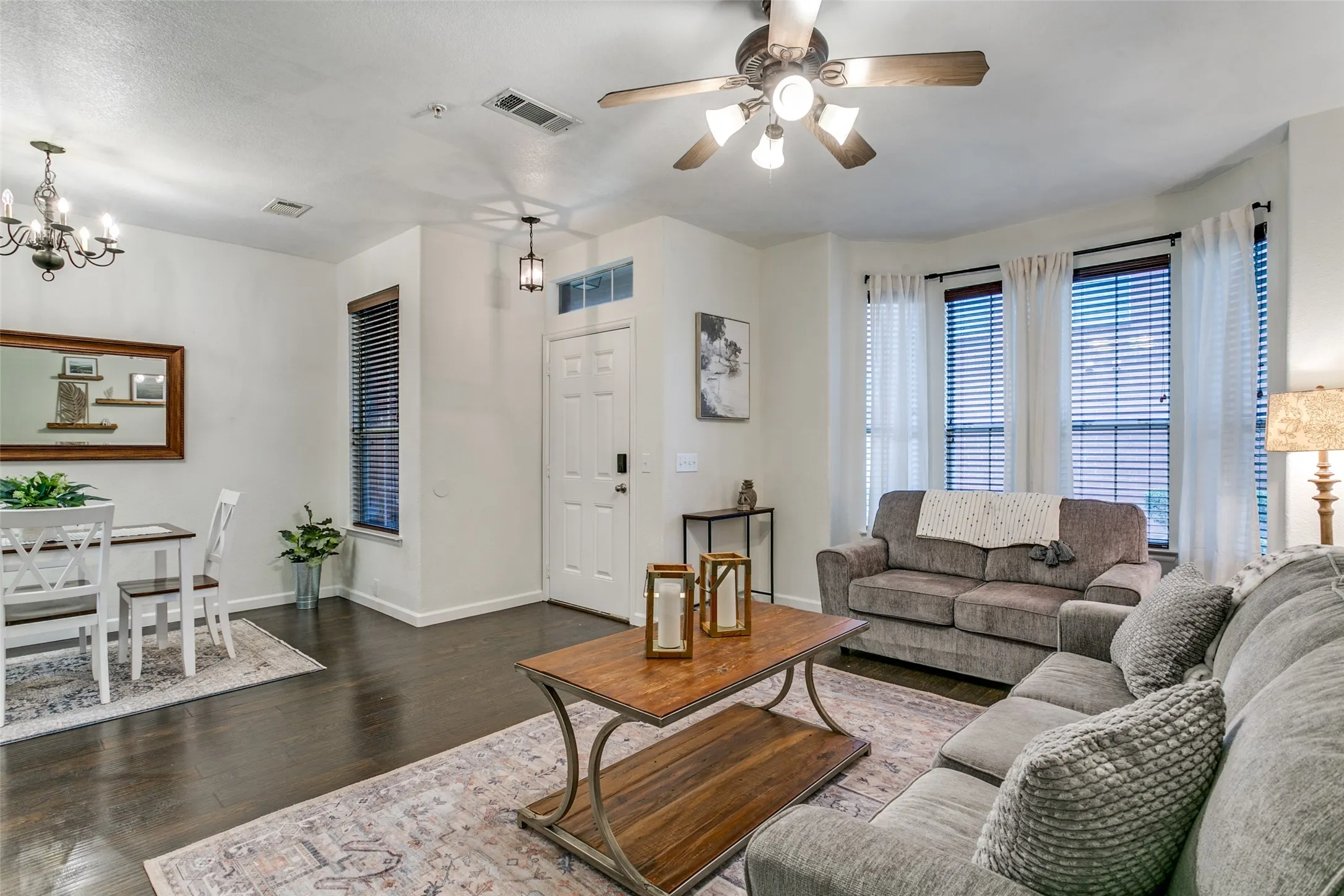 Townhouse For Sale in Denton County , 180 Leonard Street, Lewisville, Texas 75057, 3 Bedroom, 3 Bathroom, 2 Garage spaces, 1,505 Sqft, built in 2006, mls#21375939, Real Estate Agent in Lewisville, Homes For Sale in Denton county, Homes For Sale in Lewisville, Realtor in Lewisville Texas, Real Estate Brokerage Independent Realty Texas, Luminita Cordes Realtor
