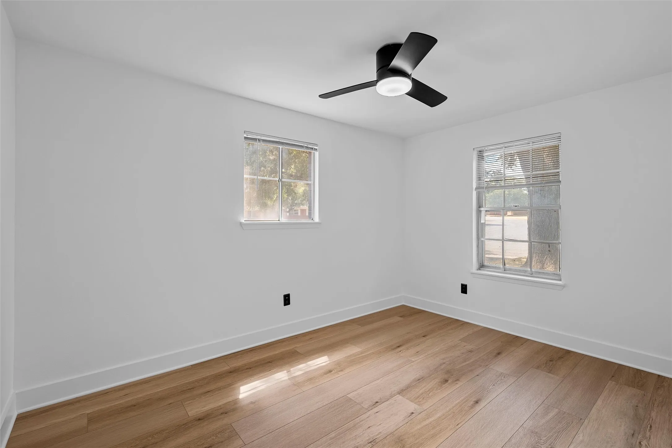 Single Family Residence For Sale in Mc Lennan County , 5831 Caldwell Street, Waco, Texas 76710, 3 Bedroom, 2 Bathroom, 2 Garage spaces, 1,519 Sqft, built in 1964, mls#21380883, Real Estate Agent in Waco, Homes For Sale in Mc Lennan county, Homes For Sale in Waco, Realtor in Waco Texas, Real Estate Brokerage Independent Realty Texas, Luminita Cordes Realtor