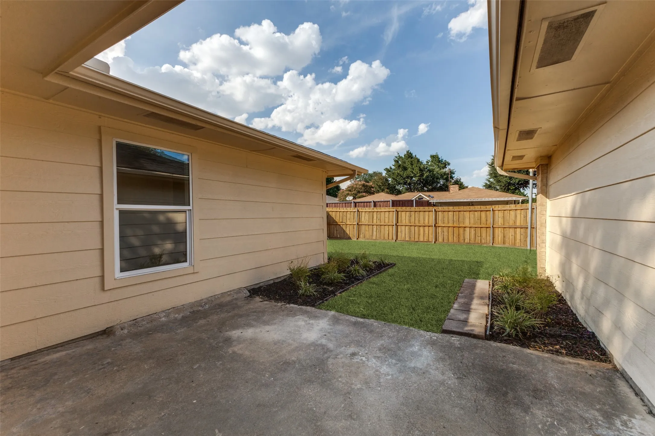 Single Family Residence For Sale in Dallas County , 4925 Willowhaven Circle, Garland, Texas 75043, 4 Bedroom, 2 Bathroom, 2 Garage spaces, 1,890 Sqft, built in 1980, mls#21380776, Real Estate Agent in Garland, Homes For Sale in Dallas county, Homes For Sale in Garland, Realtor in Garland Texas, Real Estate Brokerage Independent Realty Texas, Luminita Cordes Realtor