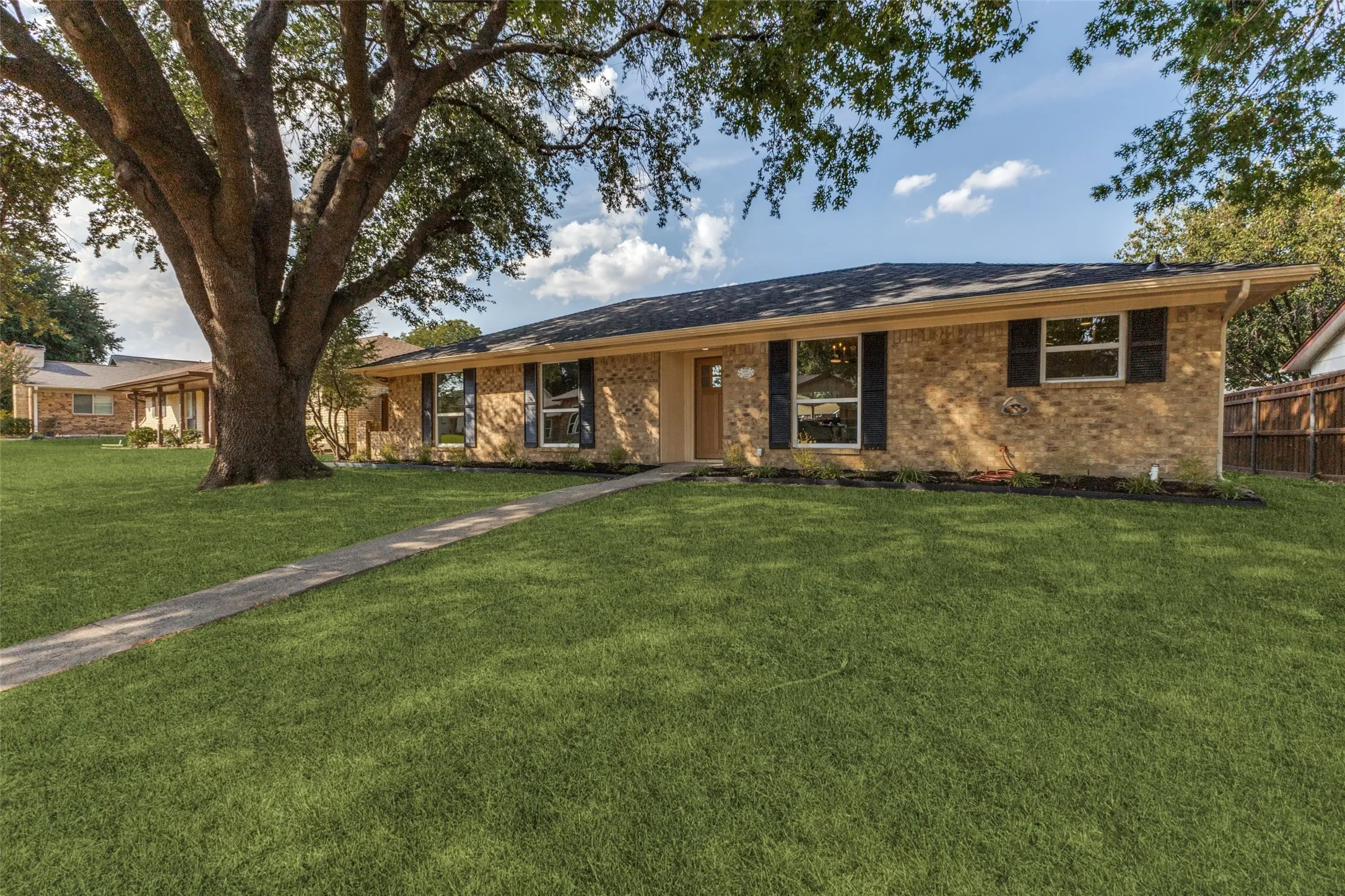 Single Family Residence For Sale in Dallas County , 4925 Willowhaven Circle, Garland, Texas 75043, 4 Bedroom, 2 Bathroom, 2 Garage spaces, 1,890 Sqft, built in 1980, mls#21380776, Real Estate Agent in Garland, Homes For Sale in Dallas county, Homes For Sale in Garland, Realtor in Garland Texas, Real Estate Brokerage Independent Realty Texas, Luminita Cordes Realtor