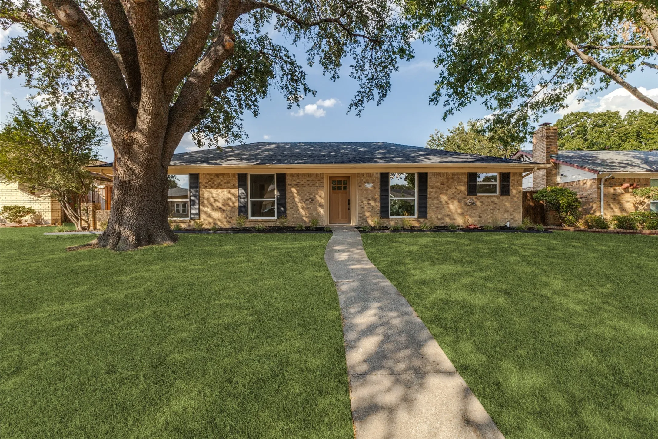 Single Family Residence For Sale in Dallas County , 4925 Willowhaven Circle, Garland, Texas 75043, 4 Bedroom, 2 Bathroom, 2 Garage spaces, 1,890 Sqft, built in 1980, mls#21380776, Real Estate Agent in Garland, Homes For Sale in Dallas county, Homes For Sale in Garland, Realtor in Garland Texas, Real Estate Brokerage Independent Realty Texas, Luminita Cordes Realtor