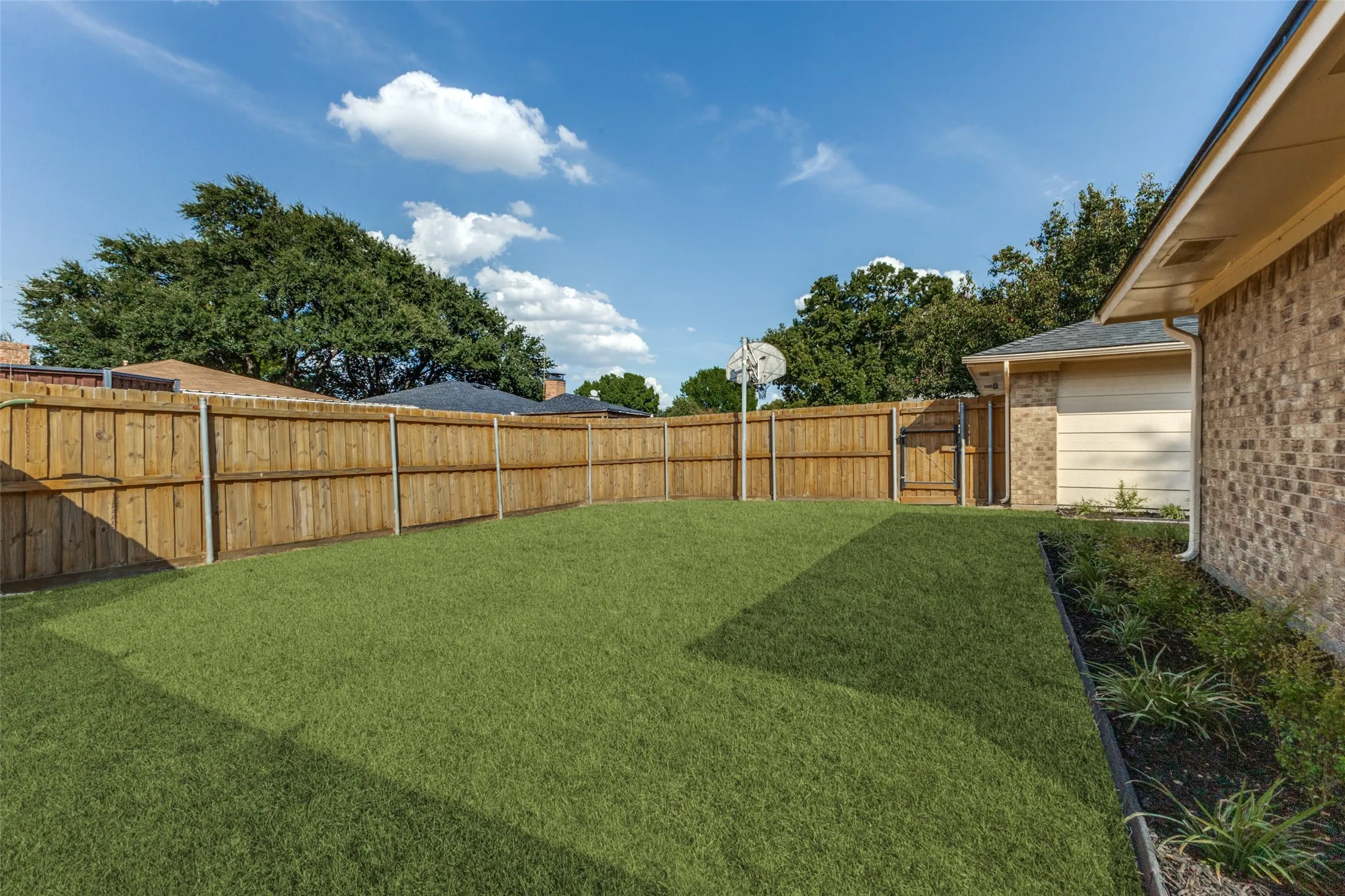 Single Family Residence For Sale in Dallas County , 4925 Willowhaven Circle, Garland, Texas 75043, 4 Bedroom, 2 Bathroom, 2 Garage spaces, 1,890 Sqft, built in 1980, mls#21380776, Real Estate Agent in Garland, Homes For Sale in Dallas county, Homes For Sale in Garland, Realtor in Garland Texas, Real Estate Brokerage Independent Realty Texas, Luminita Cordes Realtor