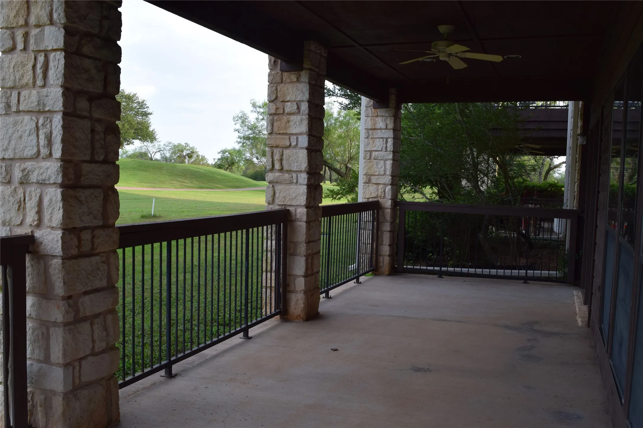 Large fenced, covered    back patio.