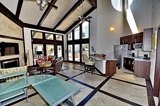 Apartment For Rent in Dallas County , 6910 Skillman Street 2012, Dallas, Texas 75231, 2 Bedroom, 2 Bathroom, Garage spaces, 917 Sqft, built in 1983, mls#21381961, Real Estate Agent in Dallas, Homes For Rent in Dallas county, Homes For Rent in Dallas, Realtor in Dallas Texas, Real Estate Brokerage Independent Realty Texas, Luminita Cordes Realtor