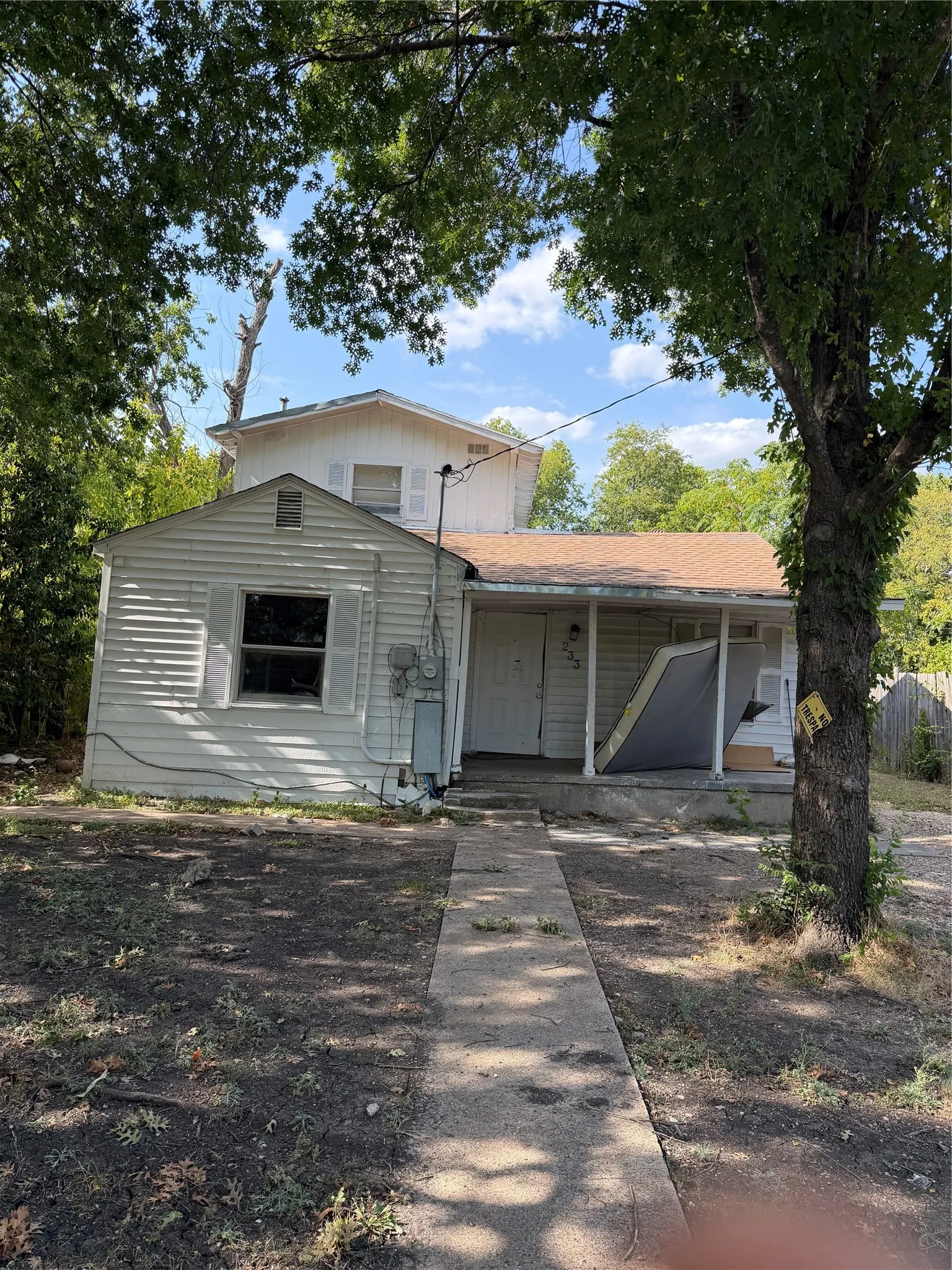 Single Family Residence For Sale in Dallas County , 233 W Hammond Street, Lancaster, Texas 75146, 5 Bedroom, 3 Bathroom, Garage spaces, 2,738 Sqft, built in 1950, mls#21381964, Real Estate Agent in Lancaster, Homes For Sale in Dallas county, Homes For Sale in Lancaster, Realtor in Lancaster Texas, Real Estate Brokerage Independent Realty Texas, Luminita Cordes Realtor