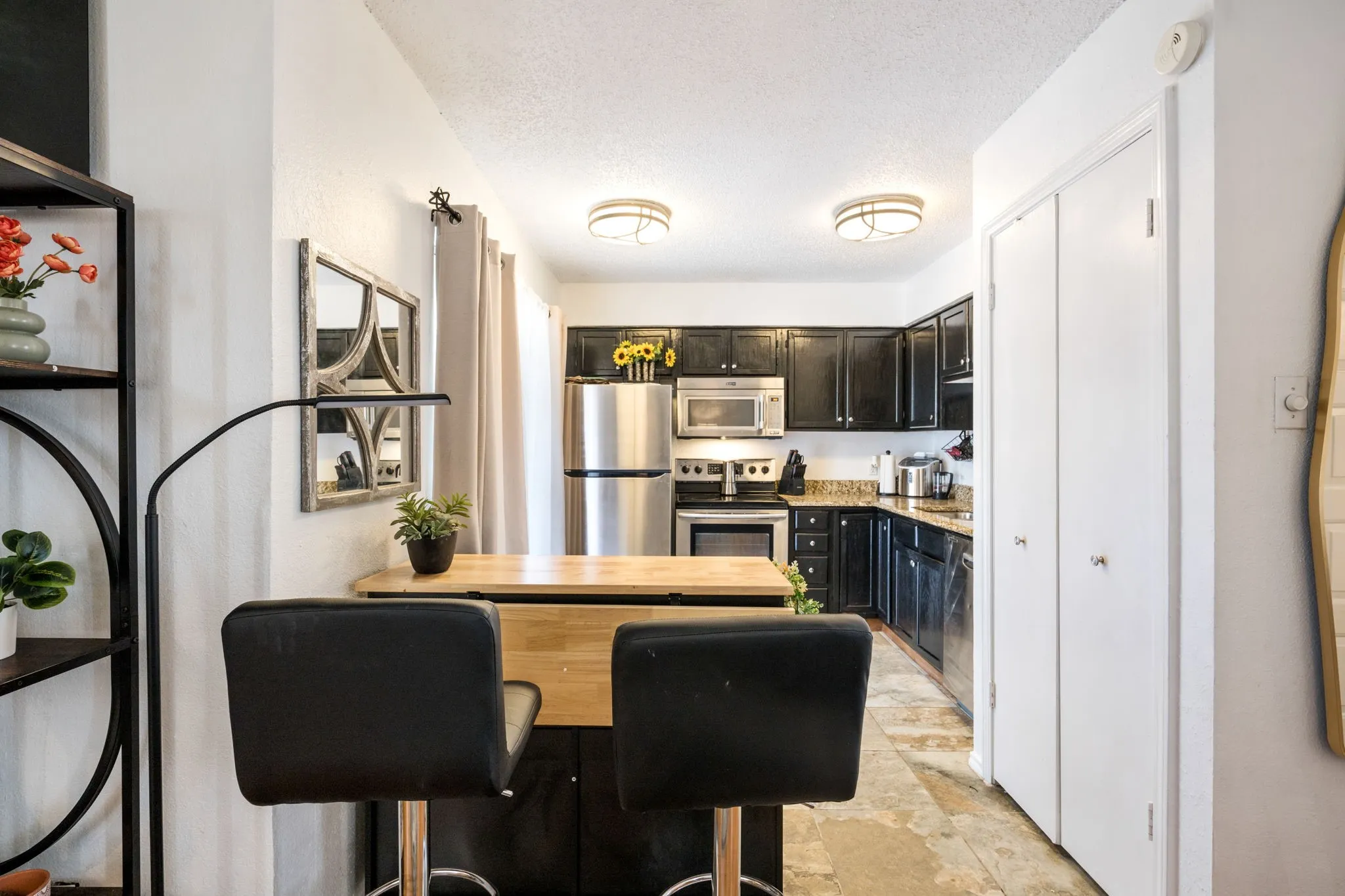 Condominium For Sale in Collin County , 4748 Old Bent Tree Lane 802, Dallas, Texas 75287, 1 Bedroom, 1 Bathroom, 1 Garage spaces, 537 Sqft, built in 1985, mls#21371317, Real Estate Agent in Dallas, Homes For Sale in Collin county, Homes For Sale in Dallas, Realtor in Dallas Texas, Real Estate Brokerage Independent Realty Texas, Luminita Cordes Realtor