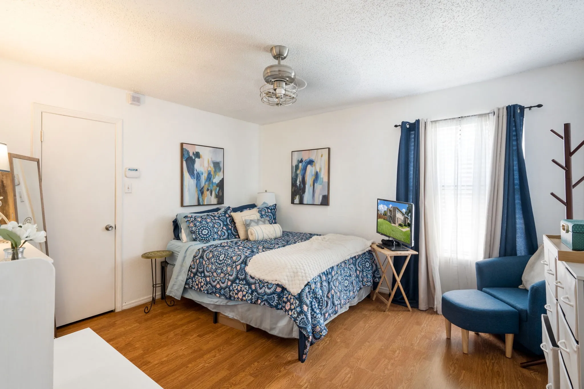 Condominium For Sale in Collin County , 4748 Old Bent Tree Lane 802, Dallas, Texas 75287, 1 Bedroom, 1 Bathroom, 1 Garage spaces, 537 Sqft, built in 1985, mls#21371317, Real Estate Agent in Dallas, Homes For Sale in Collin county, Homes For Sale in Dallas, Realtor in Dallas Texas, Real Estate Brokerage Independent Realty Texas, Luminita Cordes Realtor