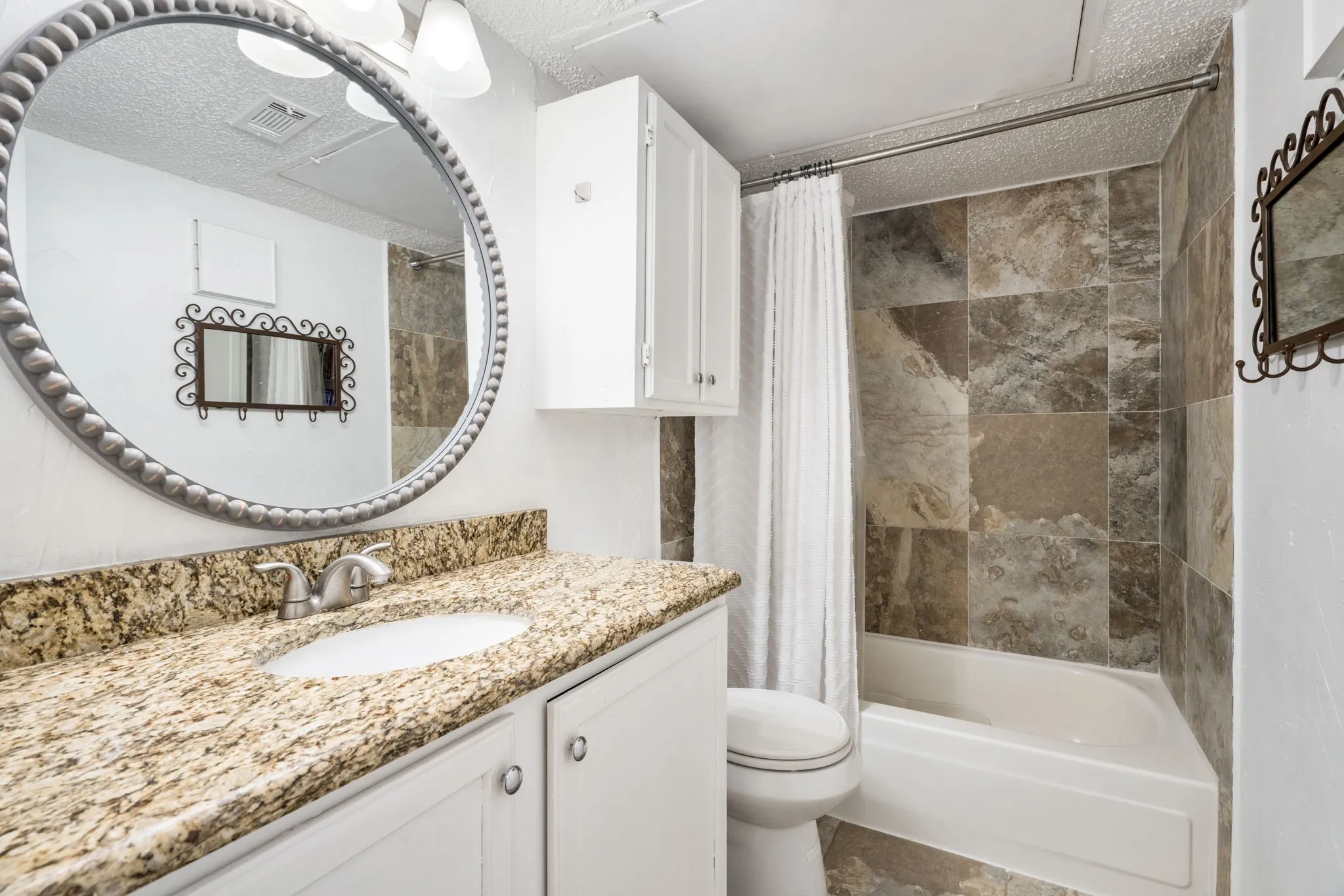 Condominium For Sale in Collin County , 4748 Old Bent Tree Lane 802, Dallas, Texas 75287, 1 Bedroom, 1 Bathroom, 1 Garage spaces, 537 Sqft, built in 1985, mls#21371317, Real Estate Agent in Dallas, Homes For Sale in Collin county, Homes For Sale in Dallas, Realtor in Dallas Texas, Real Estate Brokerage Independent Realty Texas, Luminita Cordes Realtor