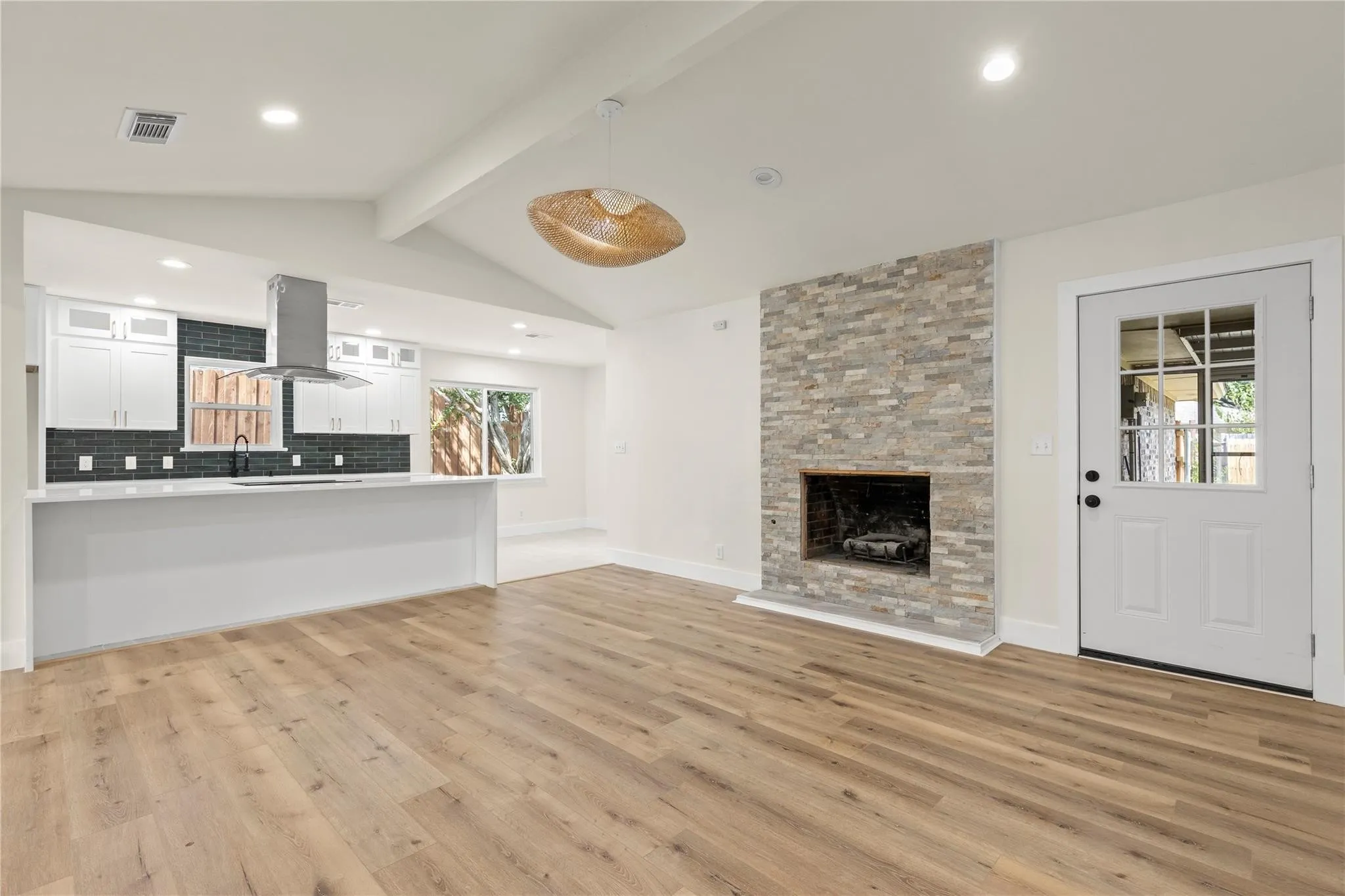 Single Family Residence For Rent in Collin County , 2705 Chadwick Drive, Plano, Texas 75075, 4 Bedroom, 3 Bathroom, 2 Garage spaces, 1,807 Sqft, built in 1972, mls#21381968, Real Estate Agent in Plano, Homes For Rent in Collin county, Homes For Rent in Plano, Realtor in Plano Texas, Real Estate Brokerage Independent Realty Texas, Luminita Cordes Realtor