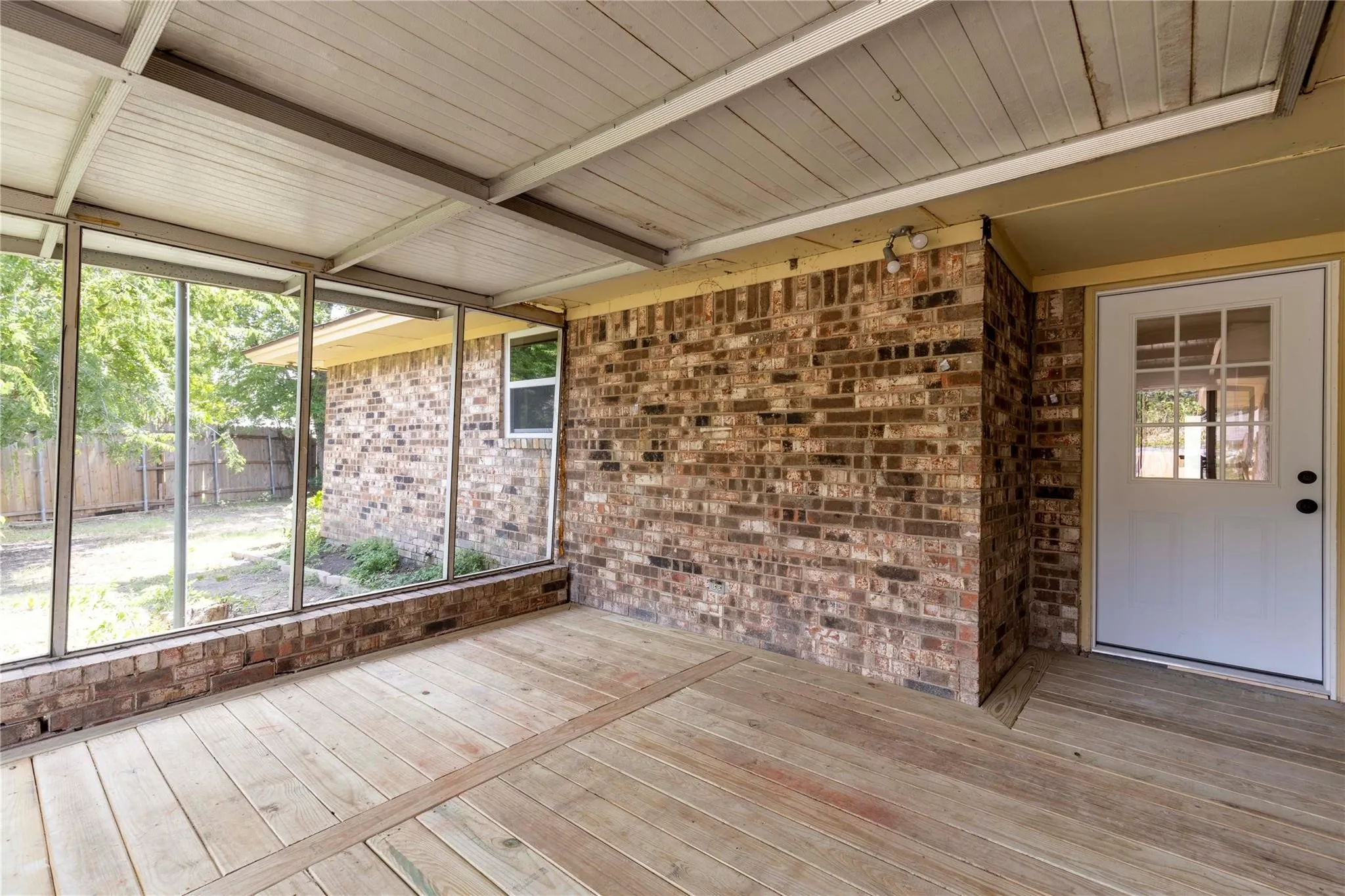 Single Family Residence For Rent in Collin County , 2705 Chadwick Drive, Plano, Texas 75075, 4 Bedroom, 3 Bathroom, 2 Garage spaces, 1,807 Sqft, built in 1972, mls#21381968, Real Estate Agent in Plano, Homes For Rent in Collin county, Homes For Rent in Plano, Realtor in Plano Texas, Real Estate Brokerage Independent Realty Texas, Luminita Cordes Realtor