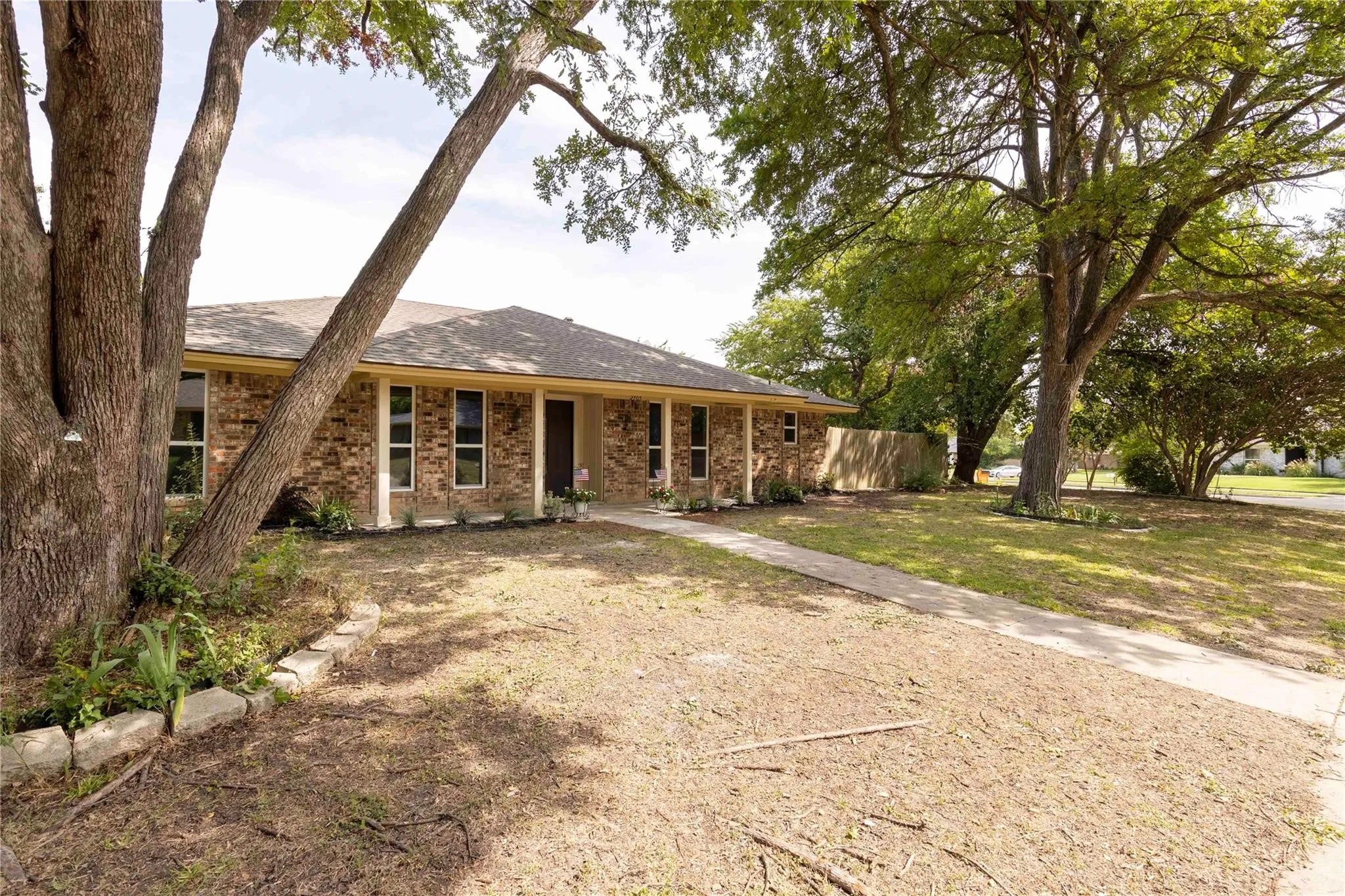 Single Family Residence For Rent in Collin County , 2705 Chadwick Drive, Plano, Texas 75075, 4 Bedroom, 3 Bathroom, 2 Garage spaces, 1,807 Sqft, built in 1972, mls#21381968, Real Estate Agent in Plano, Homes For Rent in Collin county, Homes For Rent in Plano, Realtor in Plano Texas, Real Estate Brokerage Independent Realty Texas, Luminita Cordes Realtor