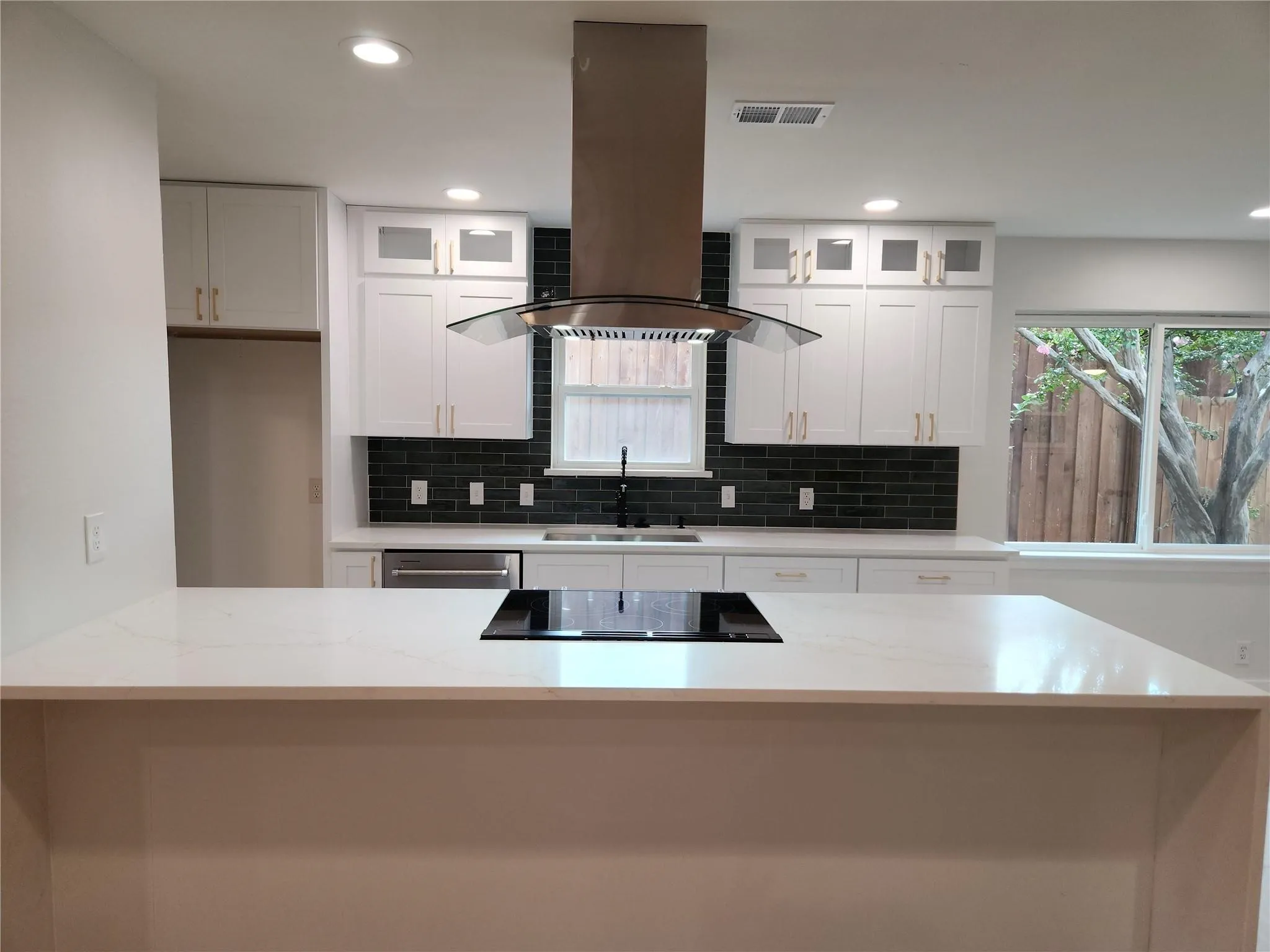 Single Family Residence For Rent in Collin County , 2705 Chadwick Drive, Plano, Texas 75075, 4 Bedroom, 3 Bathroom, 2 Garage spaces, 1,807 Sqft, built in 1972, mls#21381968, Real Estate Agent in Plano, Homes For Rent in Collin county, Homes For Rent in Plano, Realtor in Plano Texas, Real Estate Brokerage Independent Realty Texas, Luminita Cordes Realtor