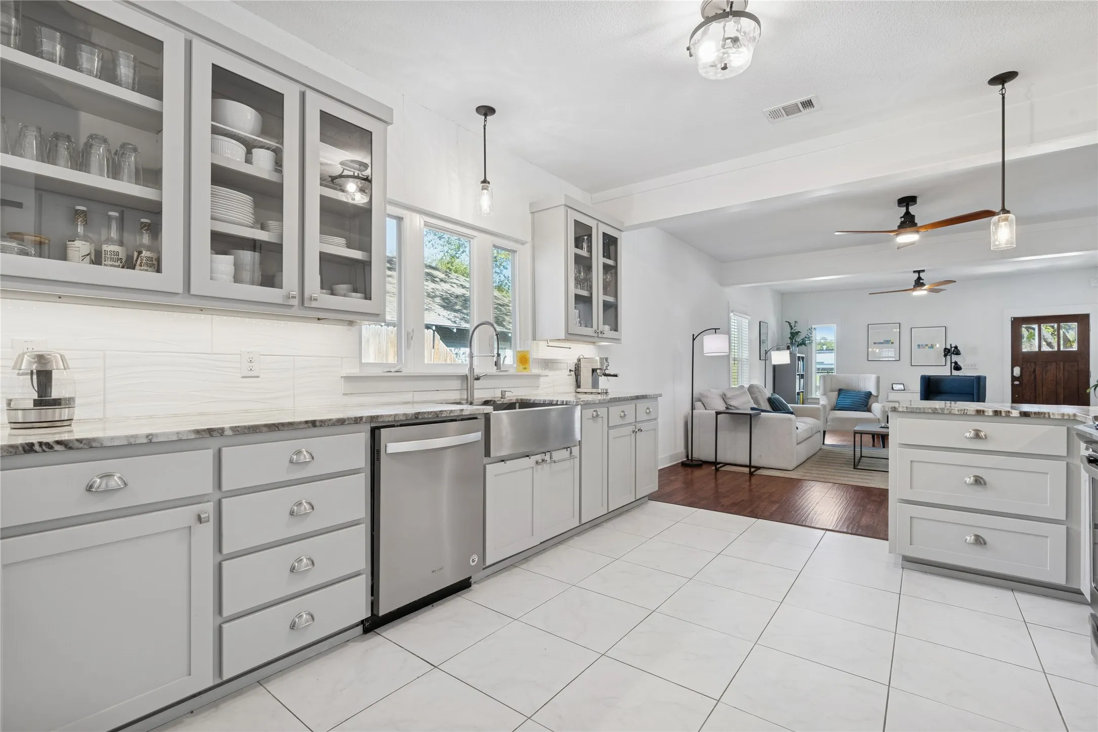 Single Family Residence For Rent in Tarrant County , 2844 S Adams Street, Fort Worth, Texas 76110, 3 Bedroom, 2 Bathroom, 2 Garage spaces, 1,885 Sqft, built in 1921, mls#21381972, Real Estate Agent in Fort Worth, Homes For Rent in Tarrant county, Homes For Rent in Fort Worth, Realtor in Fort Worth Texas, Real Estate Brokerage Independent Realty Texas, Luminita Cordes Realtor
