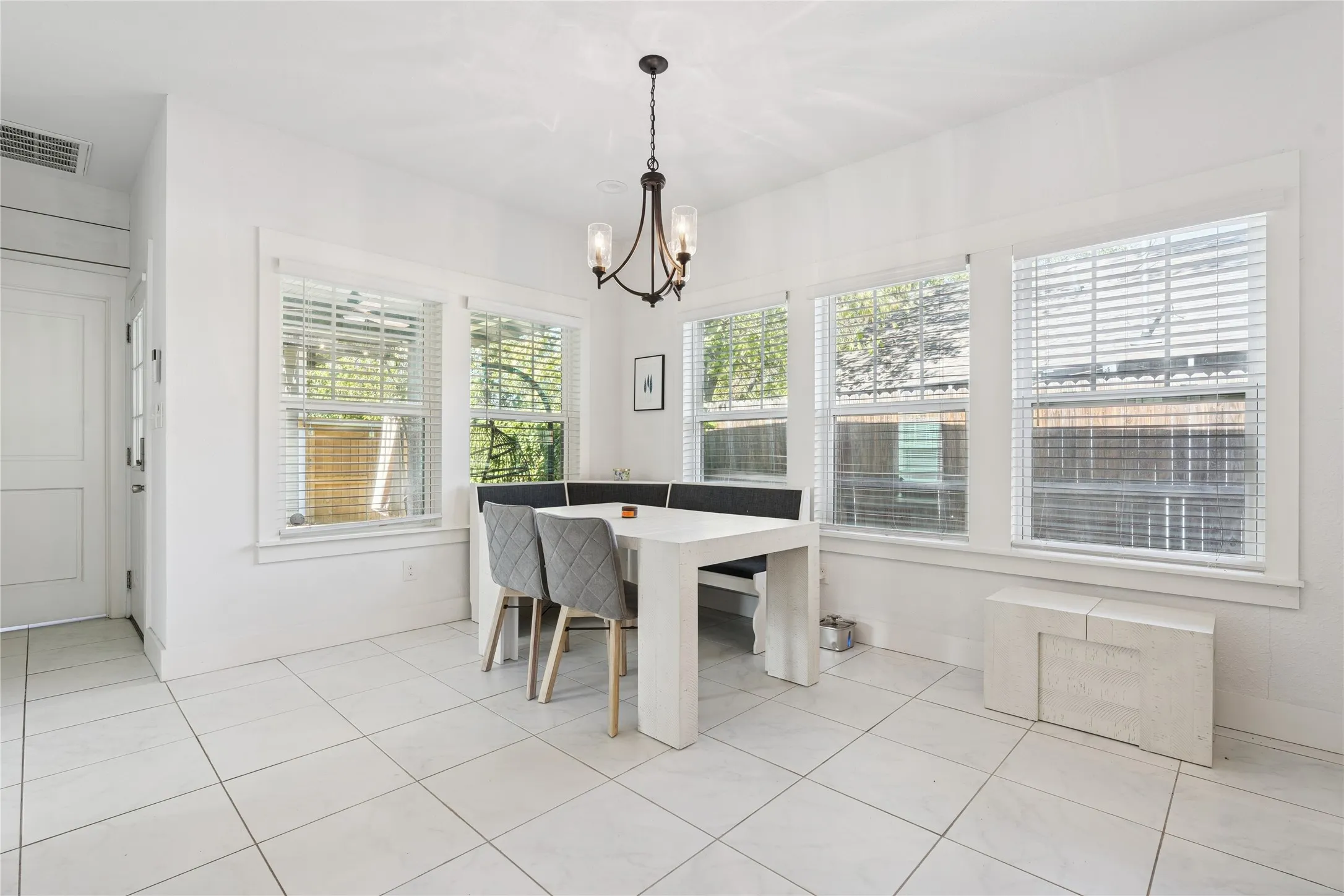 Single Family Residence For Rent in Tarrant County , 2844 S Adams Street, Fort Worth, Texas 76110, 3 Bedroom, 2 Bathroom, 2 Garage spaces, 1,885 Sqft, built in 1921, mls#21381972, Real Estate Agent in Fort Worth, Homes For Rent in Tarrant county, Homes For Rent in Fort Worth, Realtor in Fort Worth Texas, Real Estate Brokerage Independent Realty Texas, Luminita Cordes Realtor