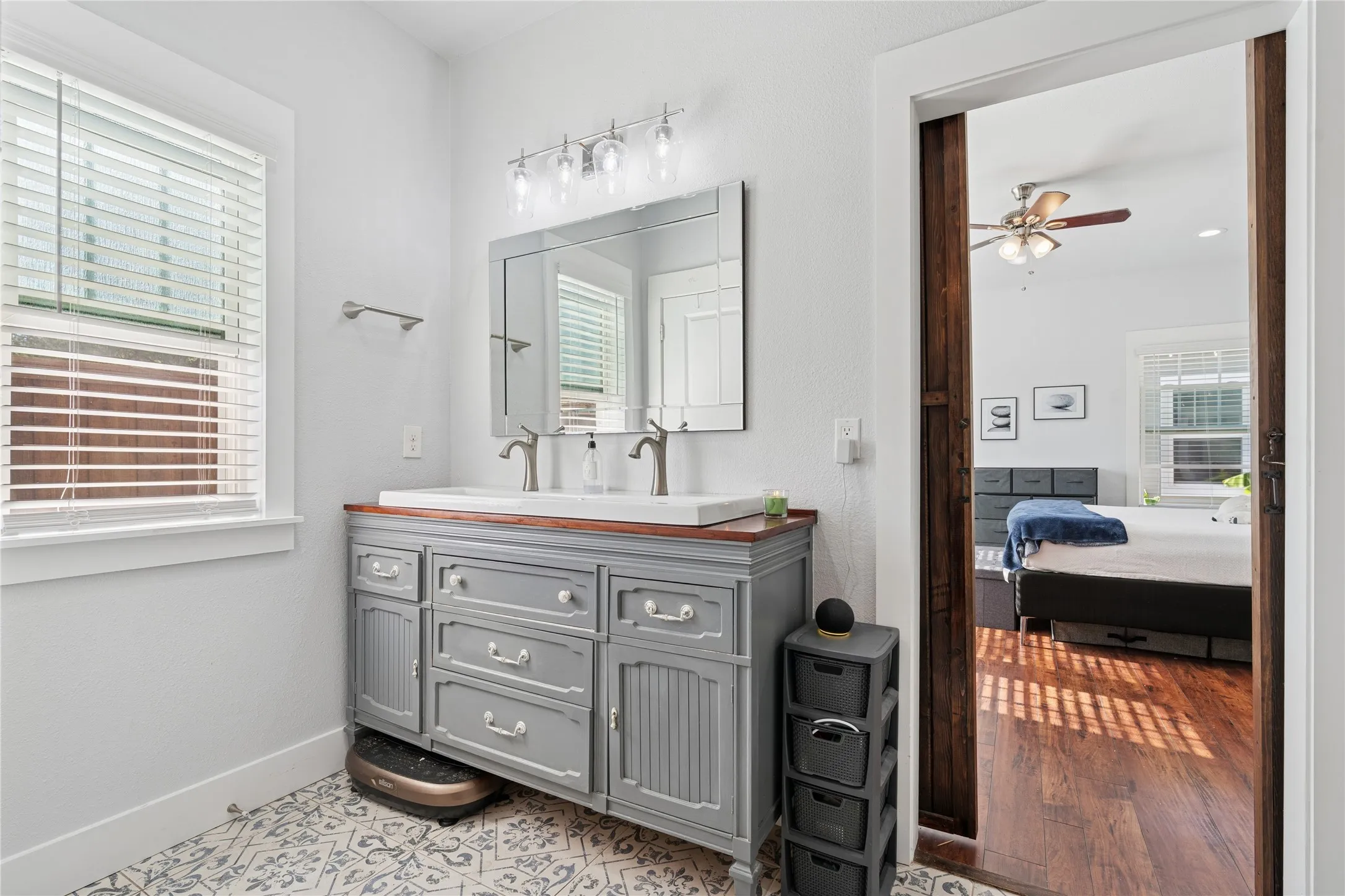 Single Family Residence For Rent in Tarrant County , 2844 S Adams Street, Fort Worth, Texas 76110, 3 Bedroom, 2 Bathroom, 2 Garage spaces, 1,885 Sqft, built in 1921, mls#21381972, Real Estate Agent in Fort Worth, Homes For Rent in Tarrant county, Homes For Rent in Fort Worth, Realtor in Fort Worth Texas, Real Estate Brokerage Independent Realty Texas, Luminita Cordes Realtor