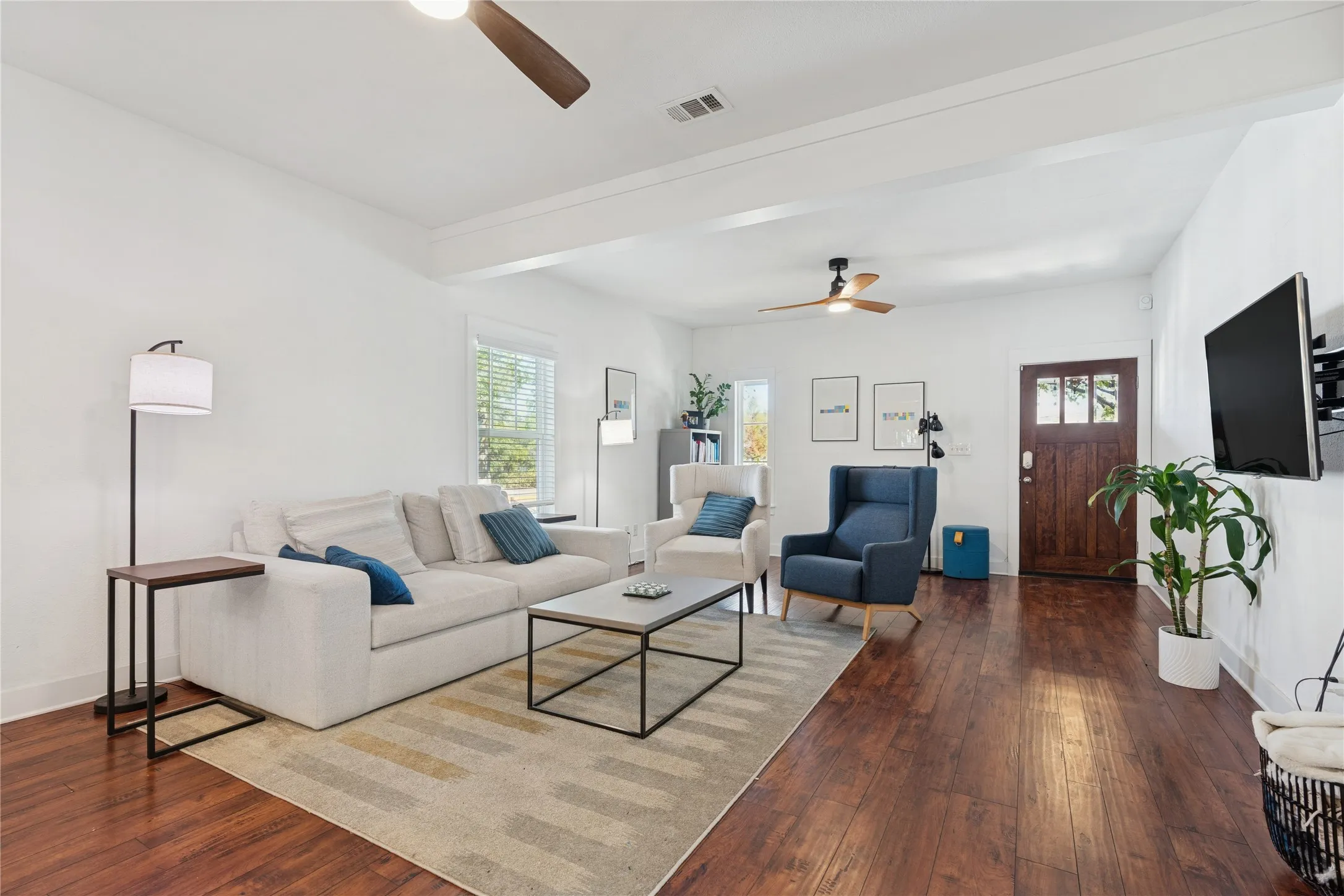 Single Family Residence For Rent in Tarrant County , 2844 S Adams Street, Fort Worth, Texas 76110, 3 Bedroom, 2 Bathroom, 2 Garage spaces, 1,885 Sqft, built in 1921, mls#21381972, Real Estate Agent in Fort Worth, Homes For Rent in Tarrant county, Homes For Rent in Fort Worth, Realtor in Fort Worth Texas, Real Estate Brokerage Independent Realty Texas, Luminita Cordes Realtor