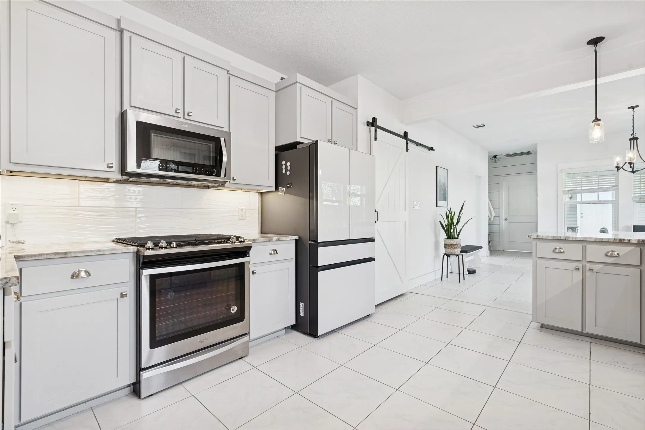 Single Family Residence For Rent in Tarrant County , 2844 S Adams Street, Fort Worth, Texas 76110, 3 Bedroom, 2 Bathroom, 2 Garage spaces, 1,885 Sqft, built in 1921, mls#21381972, Real Estate Agent in Fort Worth, Homes For Rent in Tarrant county, Homes For Rent in Fort Worth, Realtor in Fort Worth Texas, Real Estate Brokerage Independent Realty Texas, Luminita Cordes Realtor