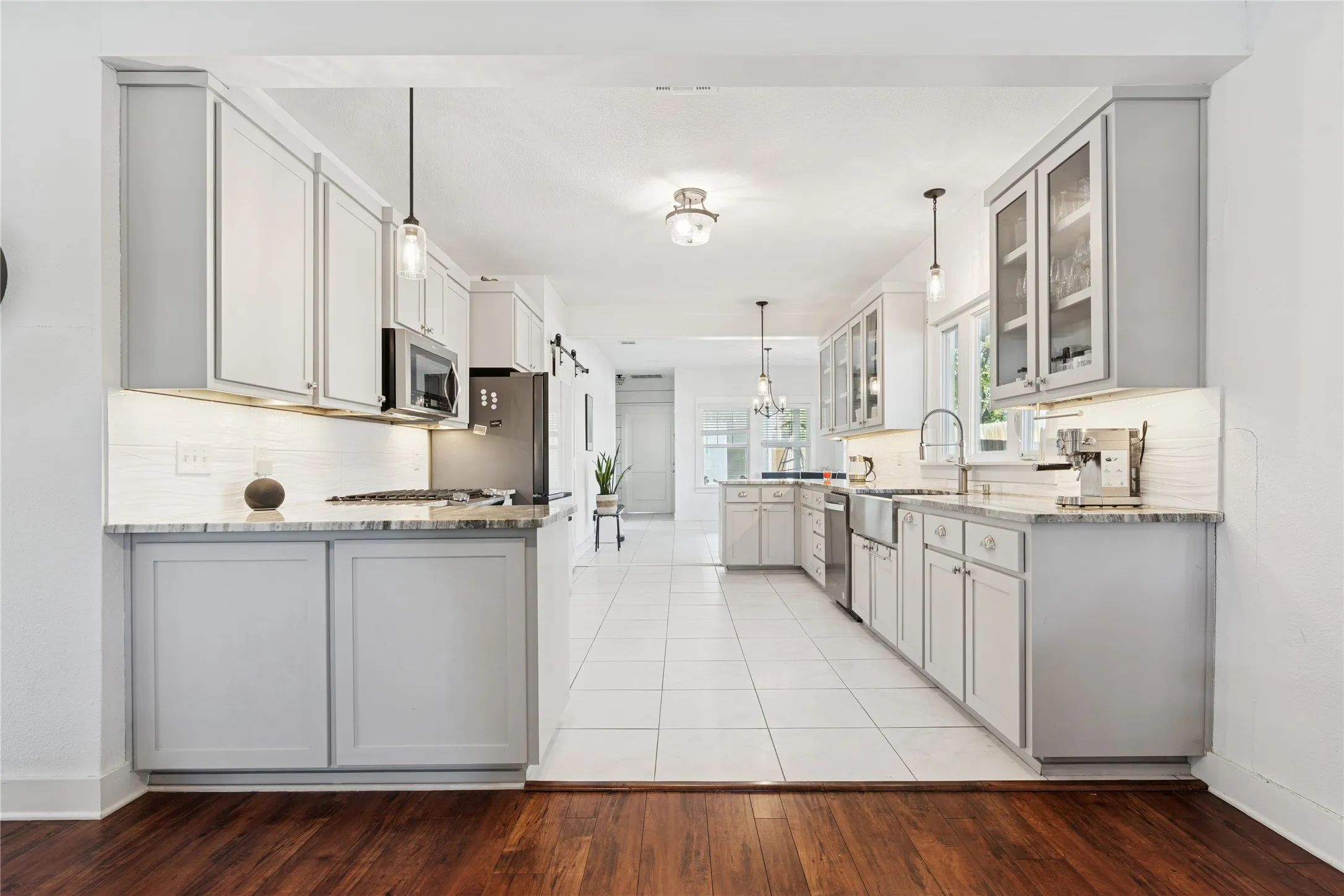 Single Family Residence For Rent in Tarrant County , 2844 S Adams Street, Fort Worth, Texas 76110, 3 Bedroom, 2 Bathroom, 2 Garage spaces, 1,885 Sqft, built in 1921, mls#21381972, Real Estate Agent in Fort Worth, Homes For Rent in Tarrant county, Homes For Rent in Fort Worth, Realtor in Fort Worth Texas, Real Estate Brokerage Independent Realty Texas, Luminita Cordes Realtor