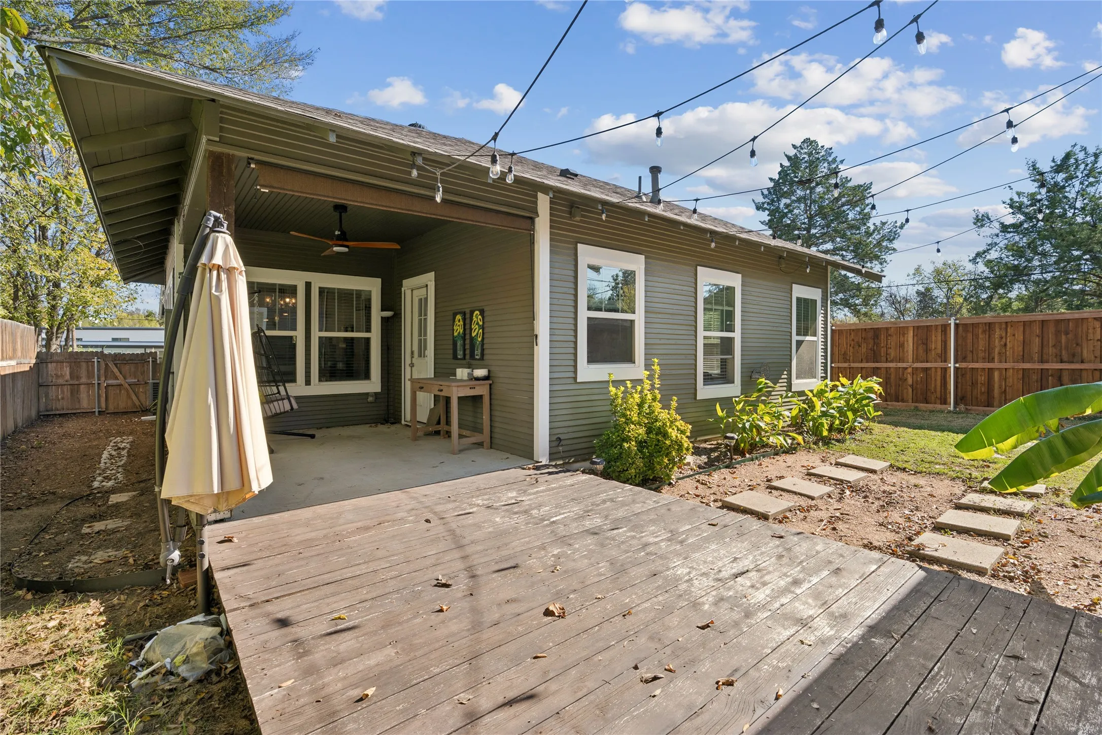 Single Family Residence For Rent in Tarrant County , 2844 S Adams Street, Fort Worth, Texas 76110, 3 Bedroom, 2 Bathroom, 2 Garage spaces, 1,885 Sqft, built in 1921, mls#21381972, Real Estate Agent in Fort Worth, Homes For Rent in Tarrant county, Homes For Rent in Fort Worth, Realtor in Fort Worth Texas, Real Estate Brokerage Independent Realty Texas, Luminita Cordes Realtor