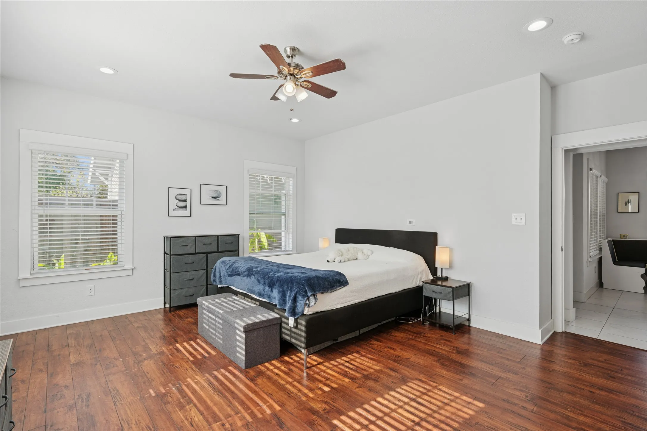 Single Family Residence For Rent in Tarrant County , 2844 S Adams Street, Fort Worth, Texas 76110, 3 Bedroom, 2 Bathroom, 2 Garage spaces, 1,885 Sqft, built in 1921, mls#21381972, Real Estate Agent in Fort Worth, Homes For Rent in Tarrant county, Homes For Rent in Fort Worth, Realtor in Fort Worth Texas, Real Estate Brokerage Independent Realty Texas, Luminita Cordes Realtor