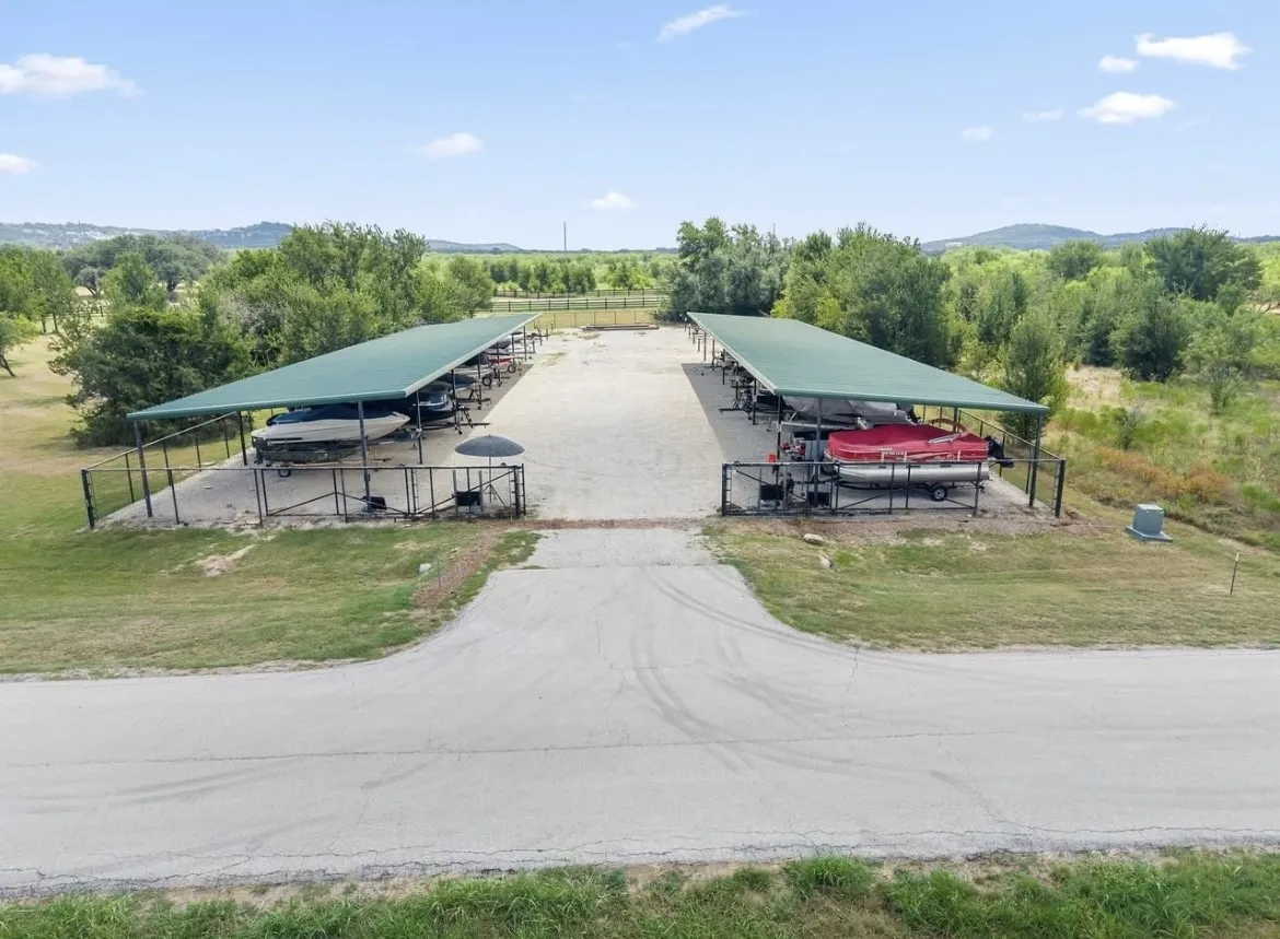 Single Family Residence For Sale in Palo Pinto County , 1041 Indigo Bush Court, Graford, Texas 76449, 3 Bedroom, 3 Bathroom, 2 Garage spaces, 2,475 Sqft, built in 2020, mls#21381973, Real Estate Agent in Graford, Homes For Sale in Palo Pinto county, Homes For Sale in Graford, Realtor in Graford Texas, Real Estate Brokerage Independent Realty Texas, Luminita Cordes Realtor
