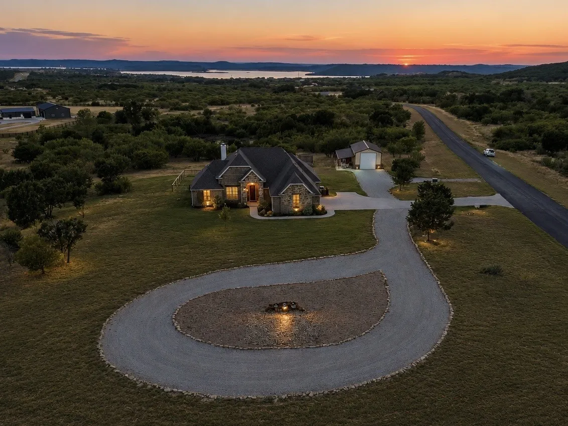 Single Family Residence For Sale in Palo Pinto County , 1041 Indigo Bush Court, Graford, Texas 76449, 3 Bedroom, 3 Bathroom, 2 Garage spaces, 2,475 Sqft, built in 2020, mls#21381973, Real Estate Agent in Graford, Homes For Sale in Palo Pinto county, Homes For Sale in Graford, Realtor in Graford Texas, Real Estate Brokerage Independent Realty Texas, Luminita Cordes Realtor