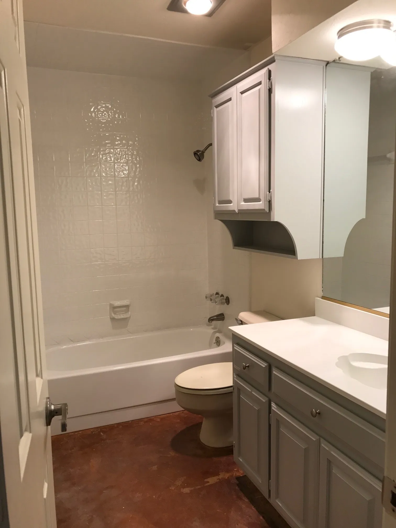 downstairs guest bathroom with tub