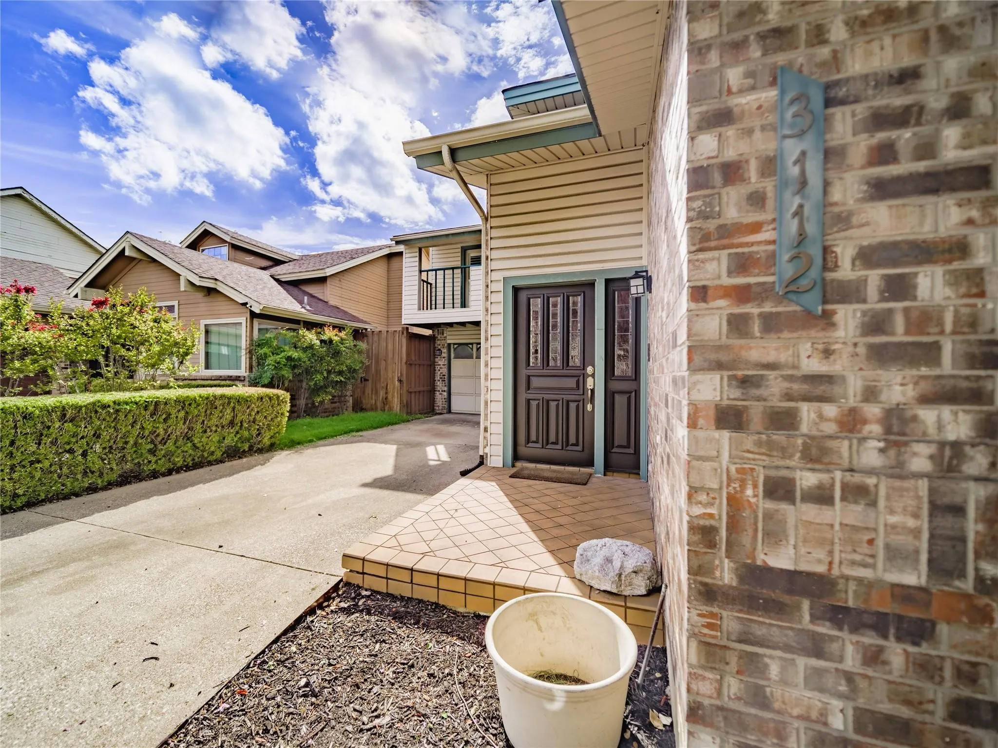 Single Family Residence For Rent in Dallas County , 3112 San Jacinto Street, Dallas, Texas 75204, 2 Bedroom, 2 Bathroom, 1 Garage spaces, 2,052 Sqft, built in 1983, mls#21381974, Real Estate Agent in Dallas, Homes For Rent in Dallas county, Homes For Rent in Dallas, Realtor in Dallas Texas, Real Estate Brokerage Independent Realty Texas, Luminita Cordes Realtor