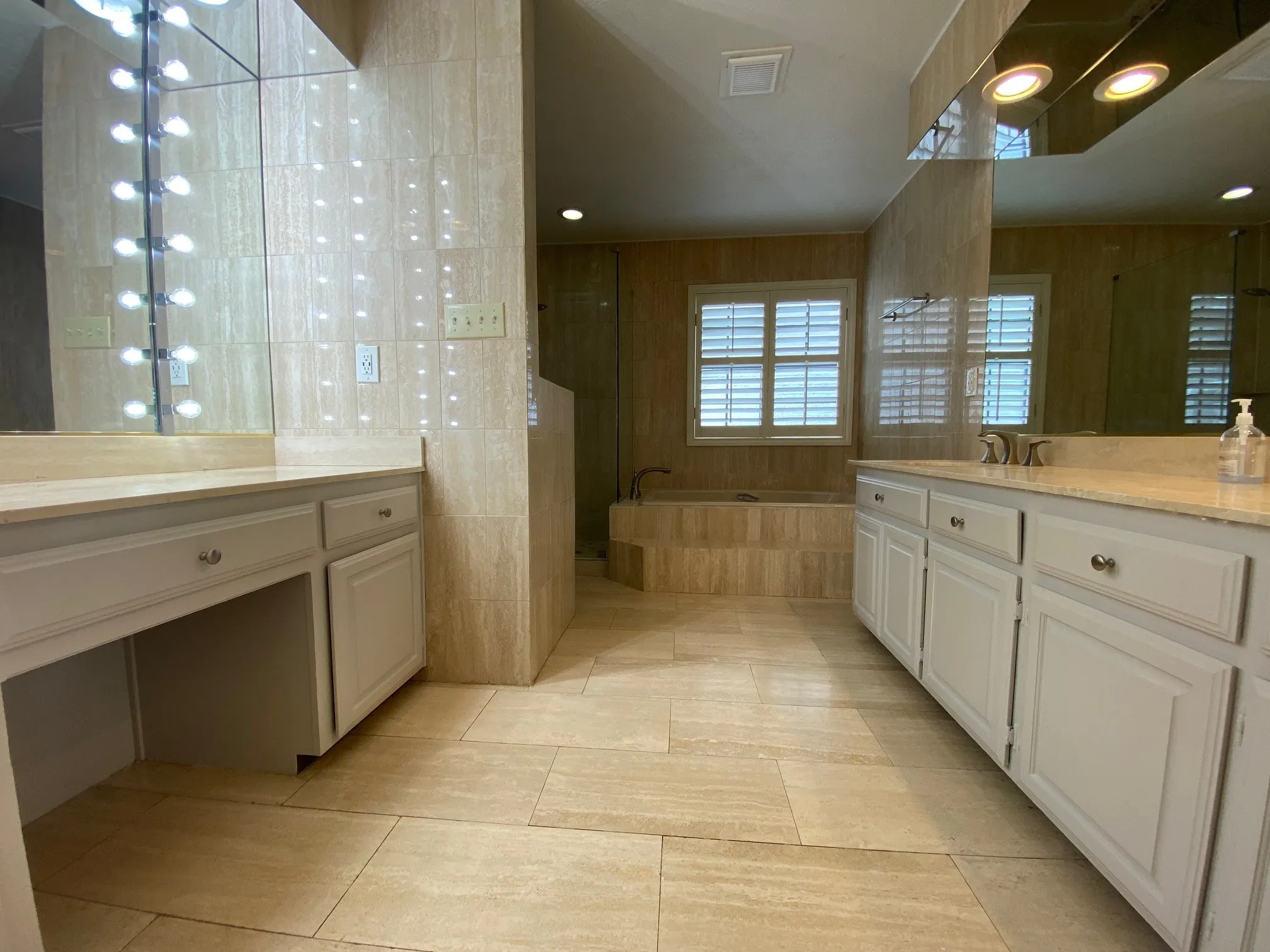 Single Family Residence For Rent in Dallas County , 3112 San Jacinto Street, Dallas, Texas 75204, 2 Bedroom, 2 Bathroom, 1 Garage spaces, 2,052 Sqft, built in 1983, mls#21381974, Real Estate Agent in Dallas, Homes For Rent in Dallas county, Homes For Rent in Dallas, Realtor in Dallas Texas, Real Estate Brokerage Independent Realty Texas, Luminita Cordes Realtor