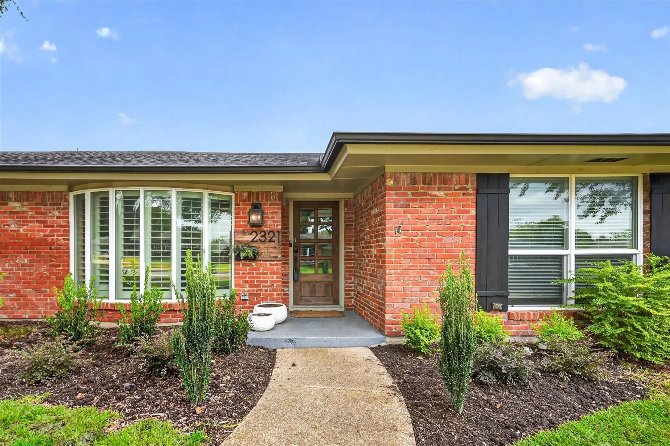 Single Family Residence For Sale in Collin County , 2321 Merrimac Drive, Plano, Texas 75075, 4 Bedroom, 3 Bathroom, 2 Garage spaces, 2,402 Sqft, built in 1973, mls#21381802, Real Estate Agent in Plano, Homes For Sale in Collin county, Homes For Sale in Plano, Realtor in Plano Texas, Real Estate Brokerage Independent Realty Texas, Luminita Cordes Realtor