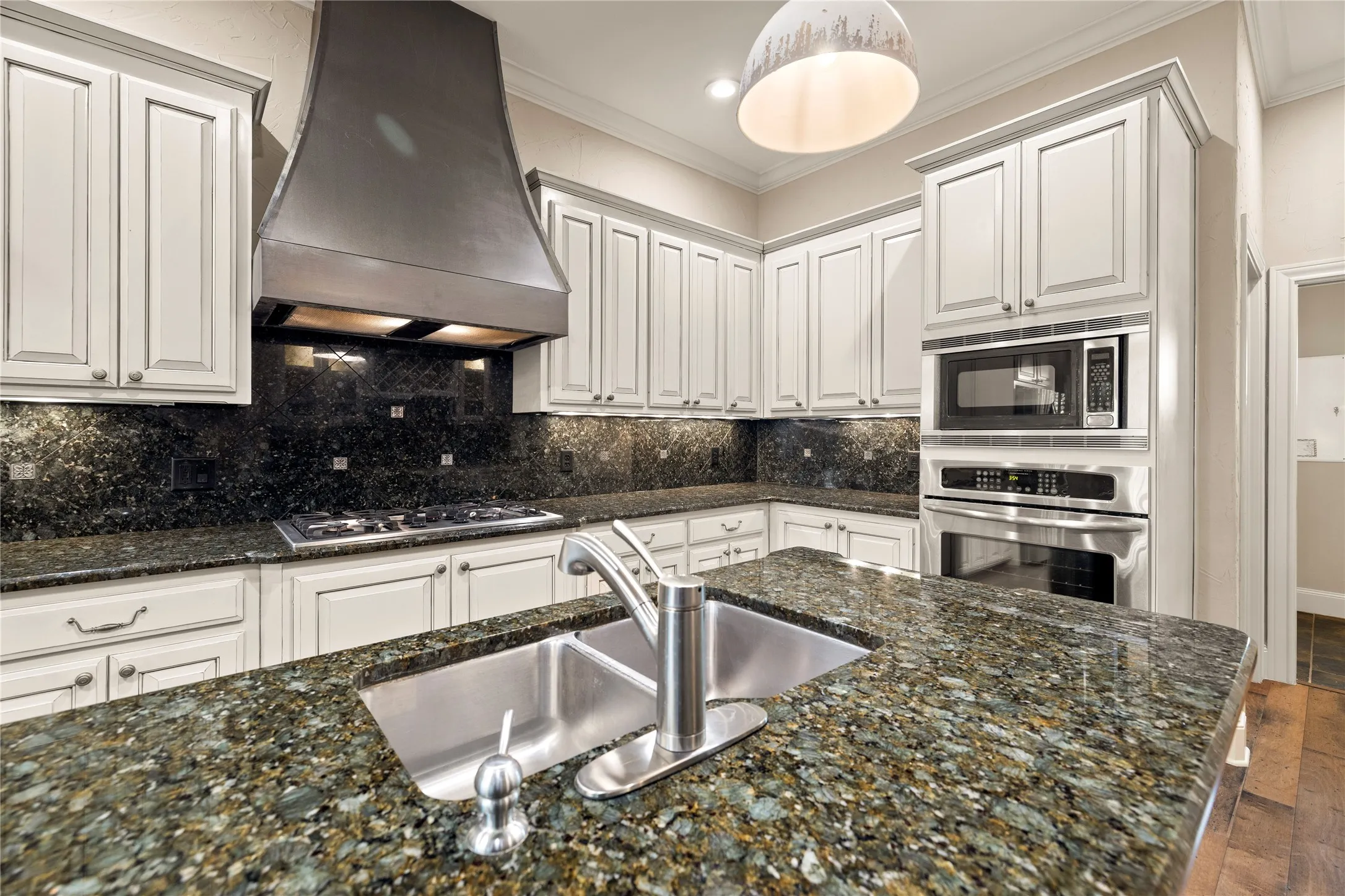 Single Family Residence For Sale in Smith County , 789 Fairmont Drive, Tyler, Texas 75701, 3 Bedroom, 3 Bathroom, 2 Garage spaces, 2,621 Sqft, built in 2006, mls#21381982, Real Estate Agent in Tyler, Homes For Sale in Smith county, Homes For Sale in Tyler, Realtor in Tyler Texas, Real Estate Brokerage Independent Realty Texas, Luminita Cordes Realtor