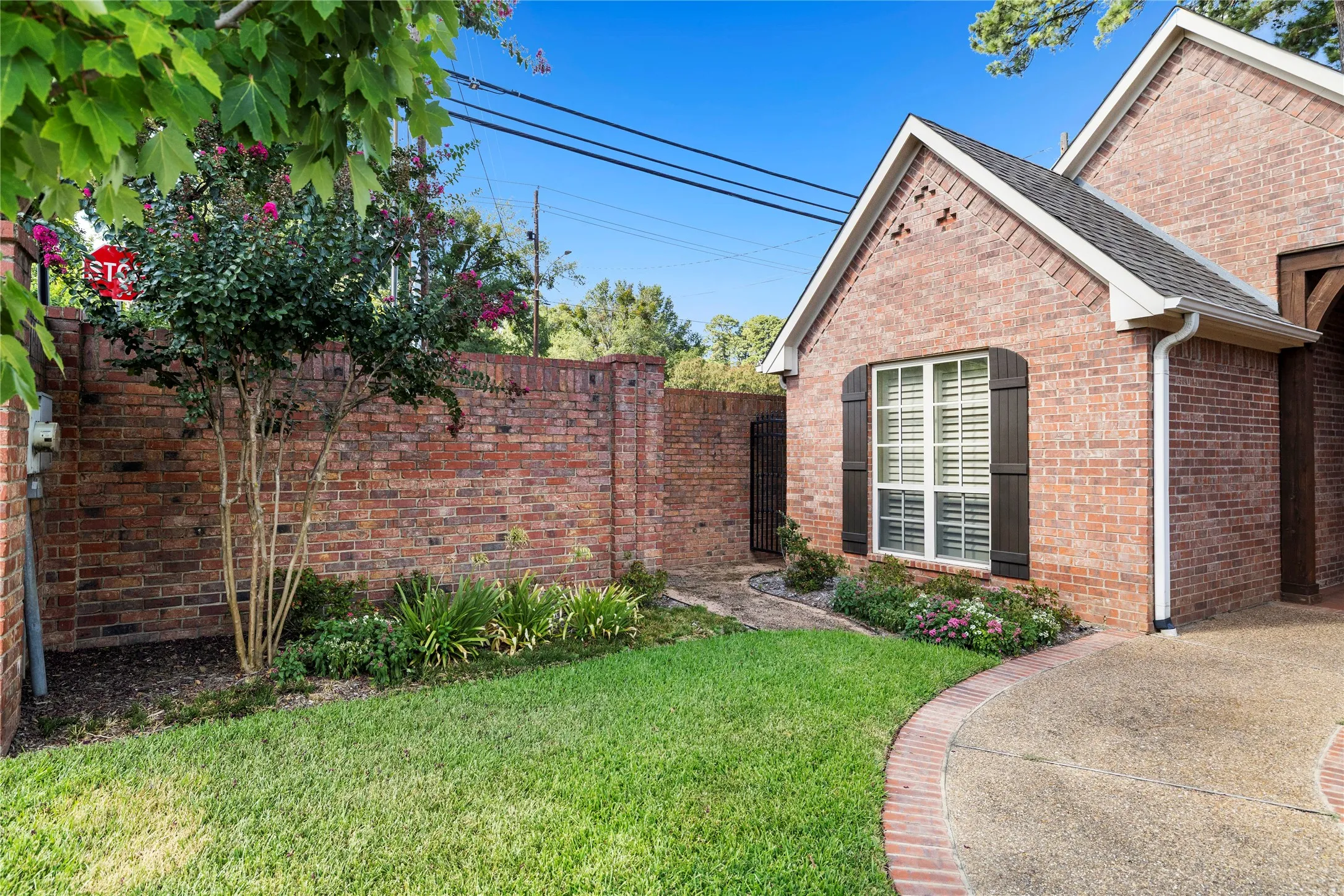Single Family Residence For Sale in Smith County , 789 Fairmont Drive, Tyler, Texas 75701, 3 Bedroom, 3 Bathroom, 2 Garage spaces, 2,621 Sqft, built in 2006, mls#21381982, Real Estate Agent in Tyler, Homes For Sale in Smith county, Homes For Sale in Tyler, Realtor in Tyler Texas, Real Estate Brokerage Independent Realty Texas, Luminita Cordes Realtor