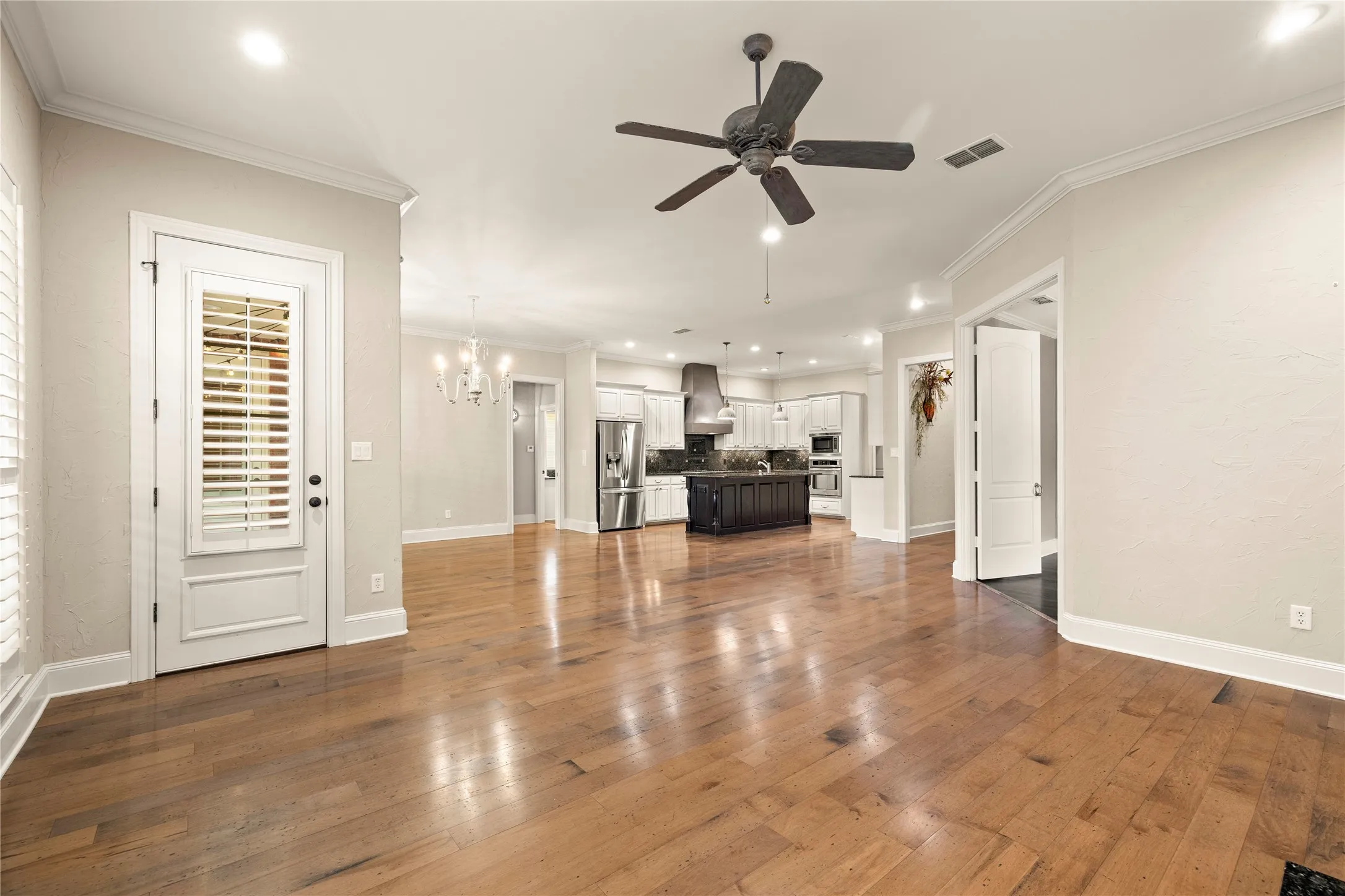 Single Family Residence For Sale in Smith County , 789 Fairmont Drive, Tyler, Texas 75701, 3 Bedroom, 3 Bathroom, 2 Garage spaces, 2,621 Sqft, built in 2006, mls#21381982, Real Estate Agent in Tyler, Homes For Sale in Smith county, Homes For Sale in Tyler, Realtor in Tyler Texas, Real Estate Brokerage Independent Realty Texas, Luminita Cordes Realtor