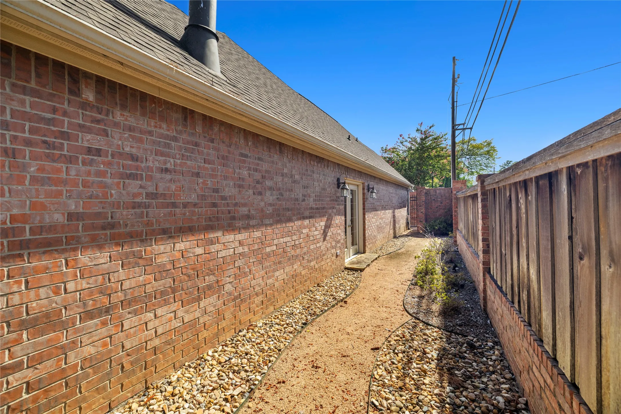 Single Family Residence For Sale in Smith County , 789 Fairmont Drive, Tyler, Texas 75701, 3 Bedroom, 3 Bathroom, 2 Garage spaces, 2,621 Sqft, built in 2006, mls#21381982, Real Estate Agent in Tyler, Homes For Sale in Smith county, Homes For Sale in Tyler, Realtor in Tyler Texas, Real Estate Brokerage Independent Realty Texas, Luminita Cordes Realtor