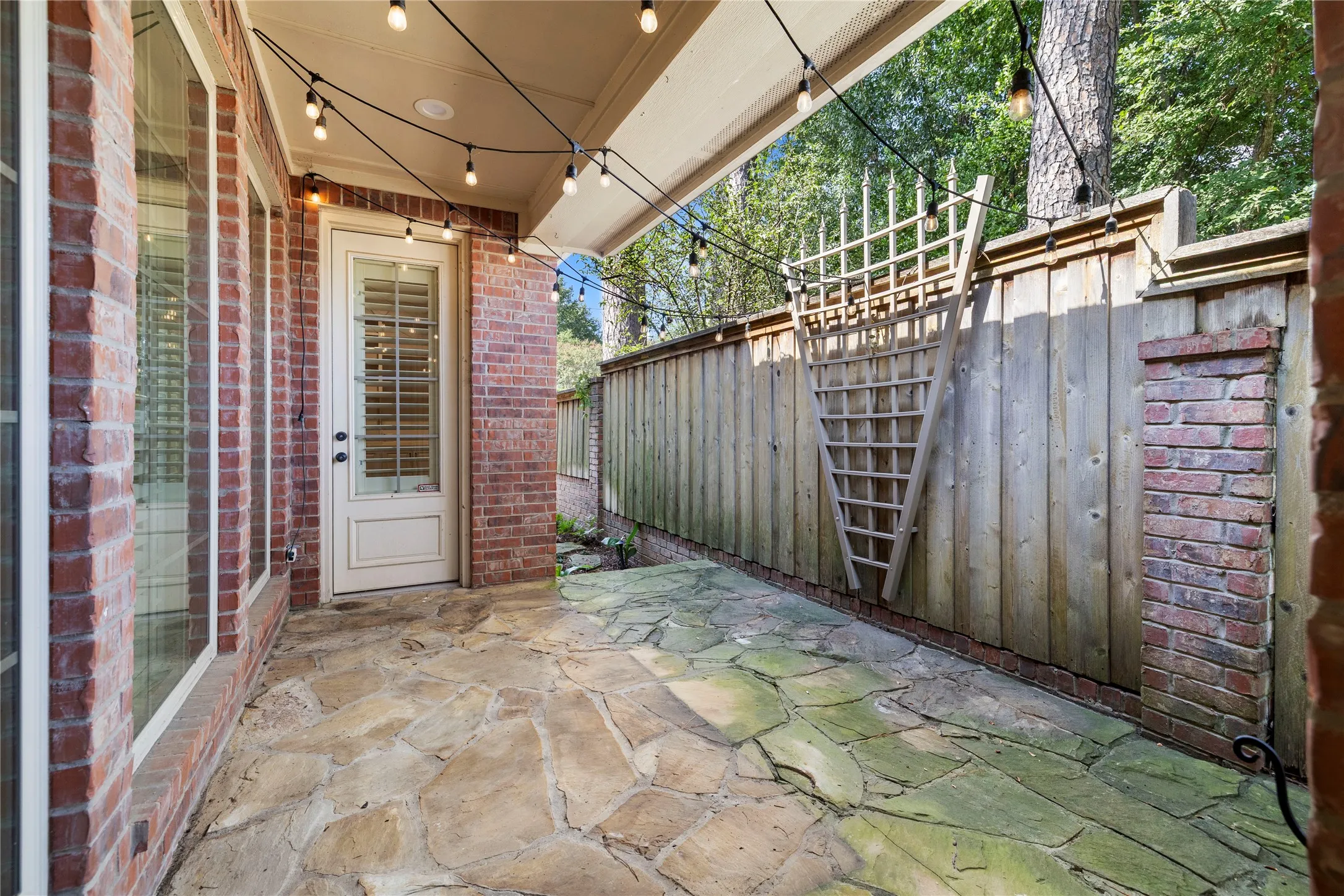 Single Family Residence For Sale in Smith County , 789 Fairmont Drive, Tyler, Texas 75701, 3 Bedroom, 3 Bathroom, 2 Garage spaces, 2,621 Sqft, built in 2006, mls#21381982, Real Estate Agent in Tyler, Homes For Sale in Smith county, Homes For Sale in Tyler, Realtor in Tyler Texas, Real Estate Brokerage Independent Realty Texas, Luminita Cordes Realtor