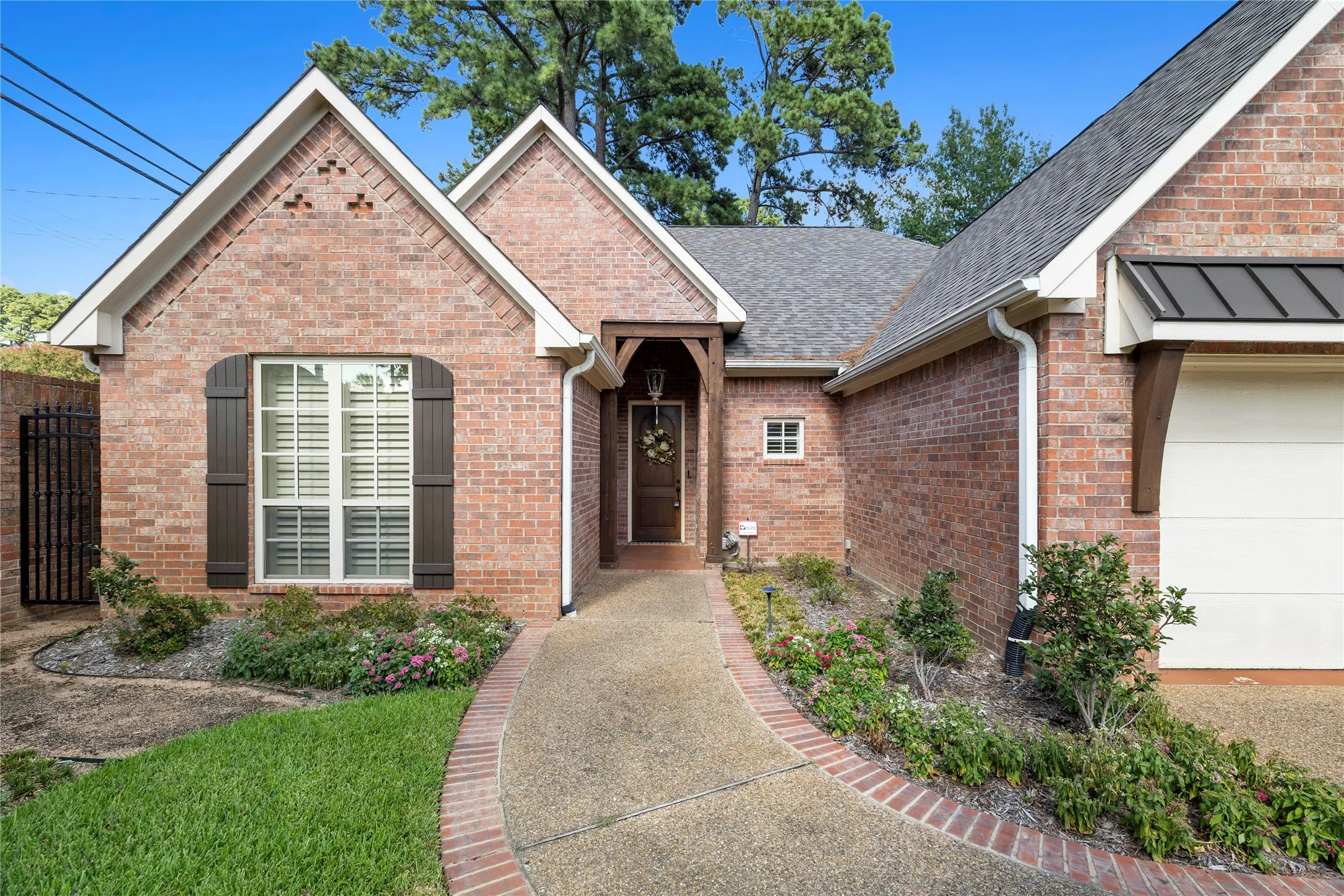 Single Family Residence For Sale in Smith County , 789 Fairmont Drive, Tyler, Texas 75701, 3 Bedroom, 3 Bathroom, 2 Garage spaces, 2,621 Sqft, built in 2006, mls#21381982, Real Estate Agent in Tyler, Homes For Sale in Smith county, Homes For Sale in Tyler, Realtor in Tyler Texas, Real Estate Brokerage Independent Realty Texas, Luminita Cordes Realtor
