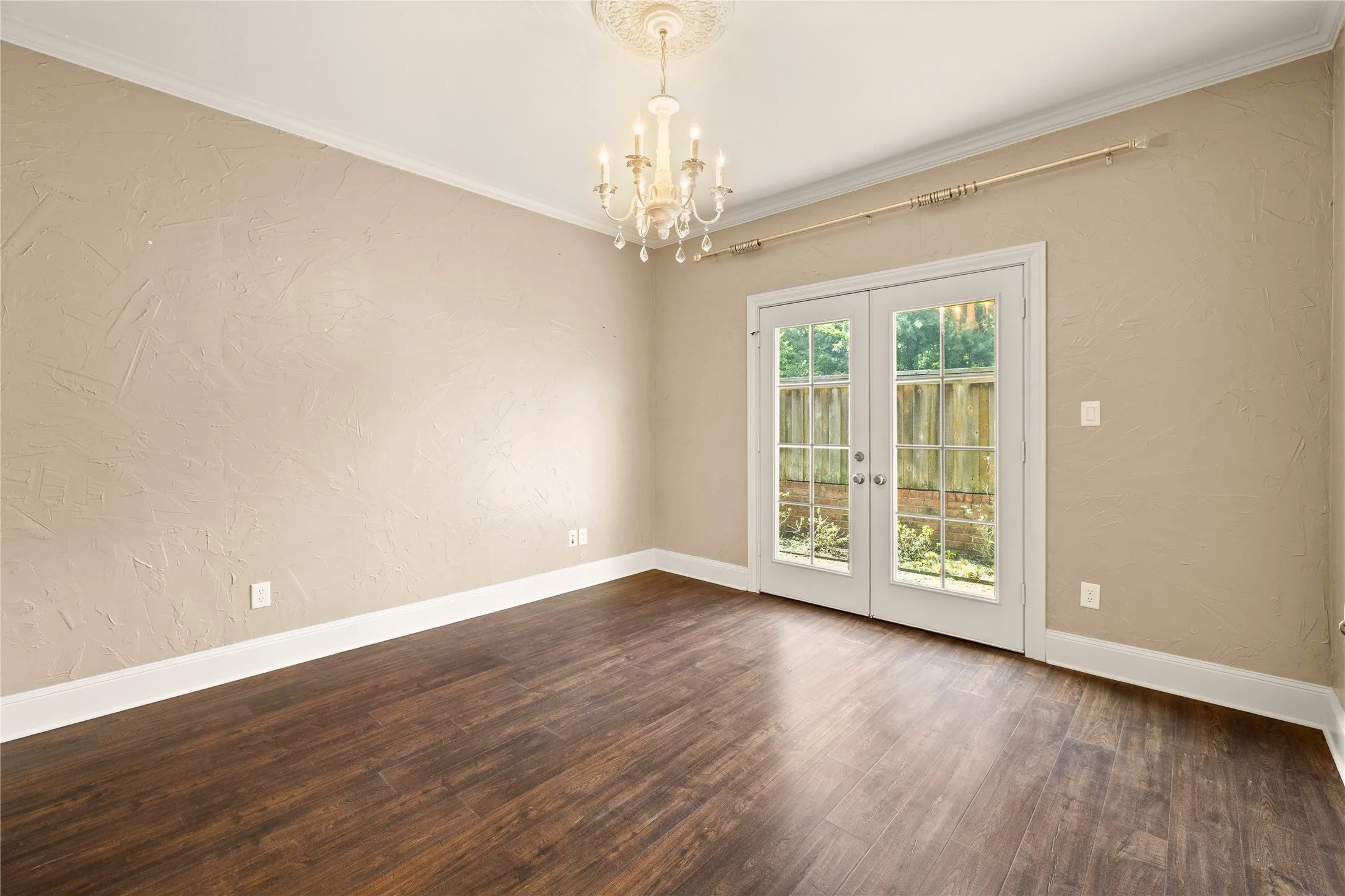 Single Family Residence For Sale in Smith County , 789 Fairmont Drive, Tyler, Texas 75701, 3 Bedroom, 3 Bathroom, 2 Garage spaces, 2,621 Sqft, built in 2006, mls#21381982, Real Estate Agent in Tyler, Homes For Sale in Smith county, Homes For Sale in Tyler, Realtor in Tyler Texas, Real Estate Brokerage Independent Realty Texas, Luminita Cordes Realtor