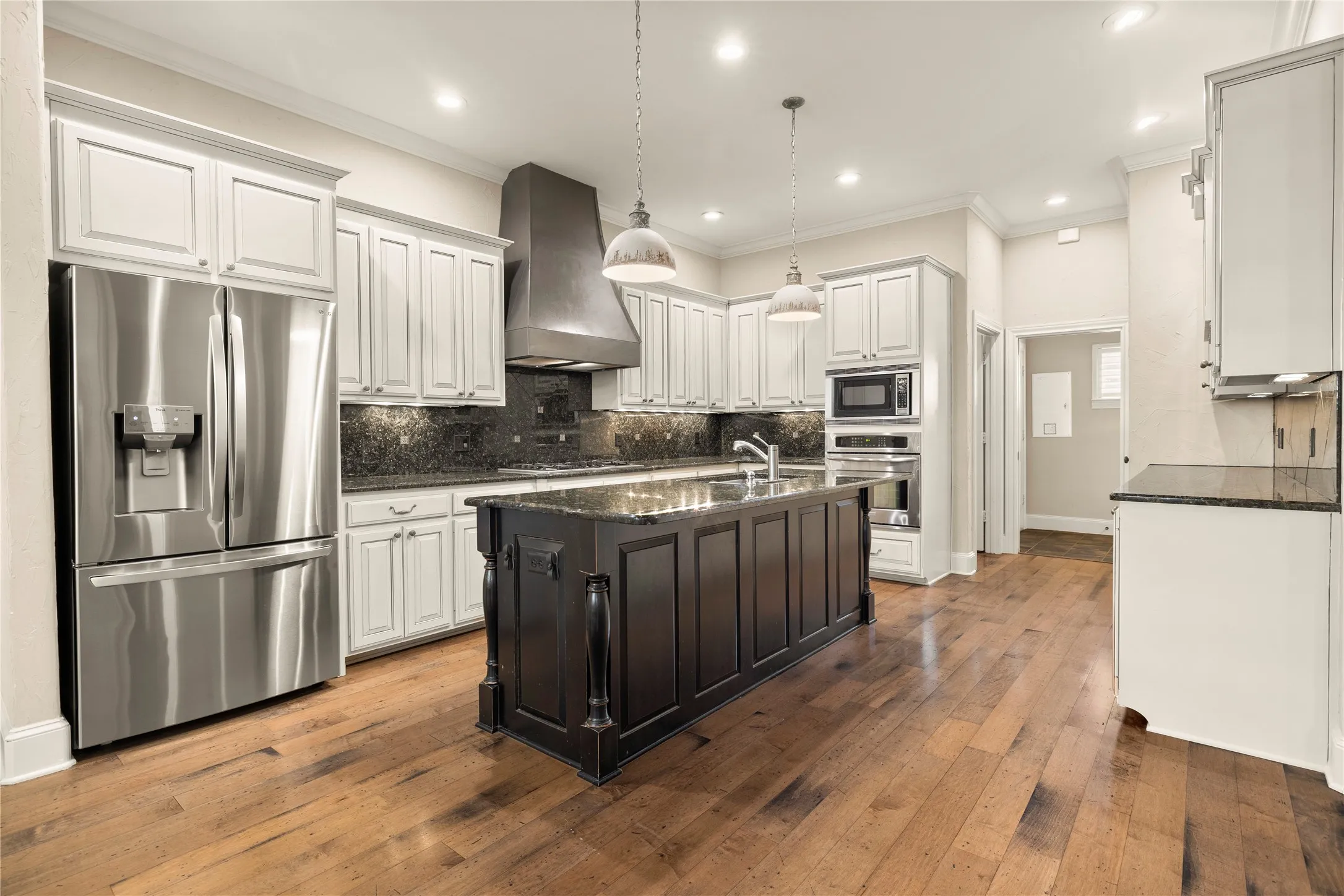 Single Family Residence For Sale in Smith County , 789 Fairmont Drive, Tyler, Texas 75701, 3 Bedroom, 3 Bathroom, 2 Garage spaces, 2,621 Sqft, built in 2006, mls#21381982, Real Estate Agent in Tyler, Homes For Sale in Smith county, Homes For Sale in Tyler, Realtor in Tyler Texas, Real Estate Brokerage Independent Realty Texas, Luminita Cordes Realtor