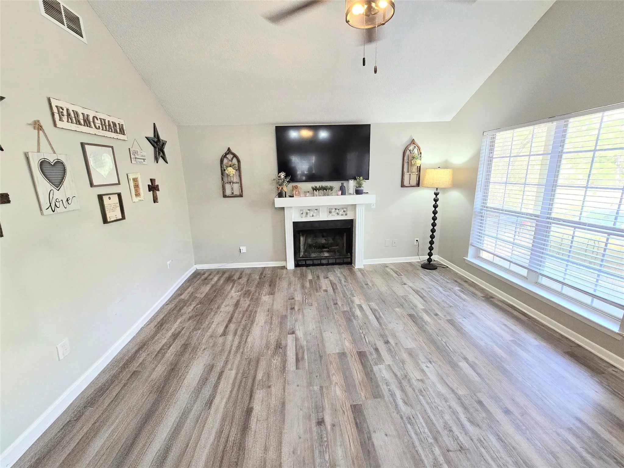 Single Family Residence For Sale in Wood County , 162 Cypress Cove, Holly Lake Ranch, Texas 75765, 2 Bedroom, 2 Bathroom, Garage spaces, 1,326 Sqft, built in 2001, mls#21381385, Real Estate Agent in Holly Lake Ranch, Homes For Sale in Wood county, Homes For Sale in Holly Lake Ranch, Realtor in Holly Lake Ranch Texas, Real Estate Brokerage Independent Realty Texas, Luminita Cordes Realtor