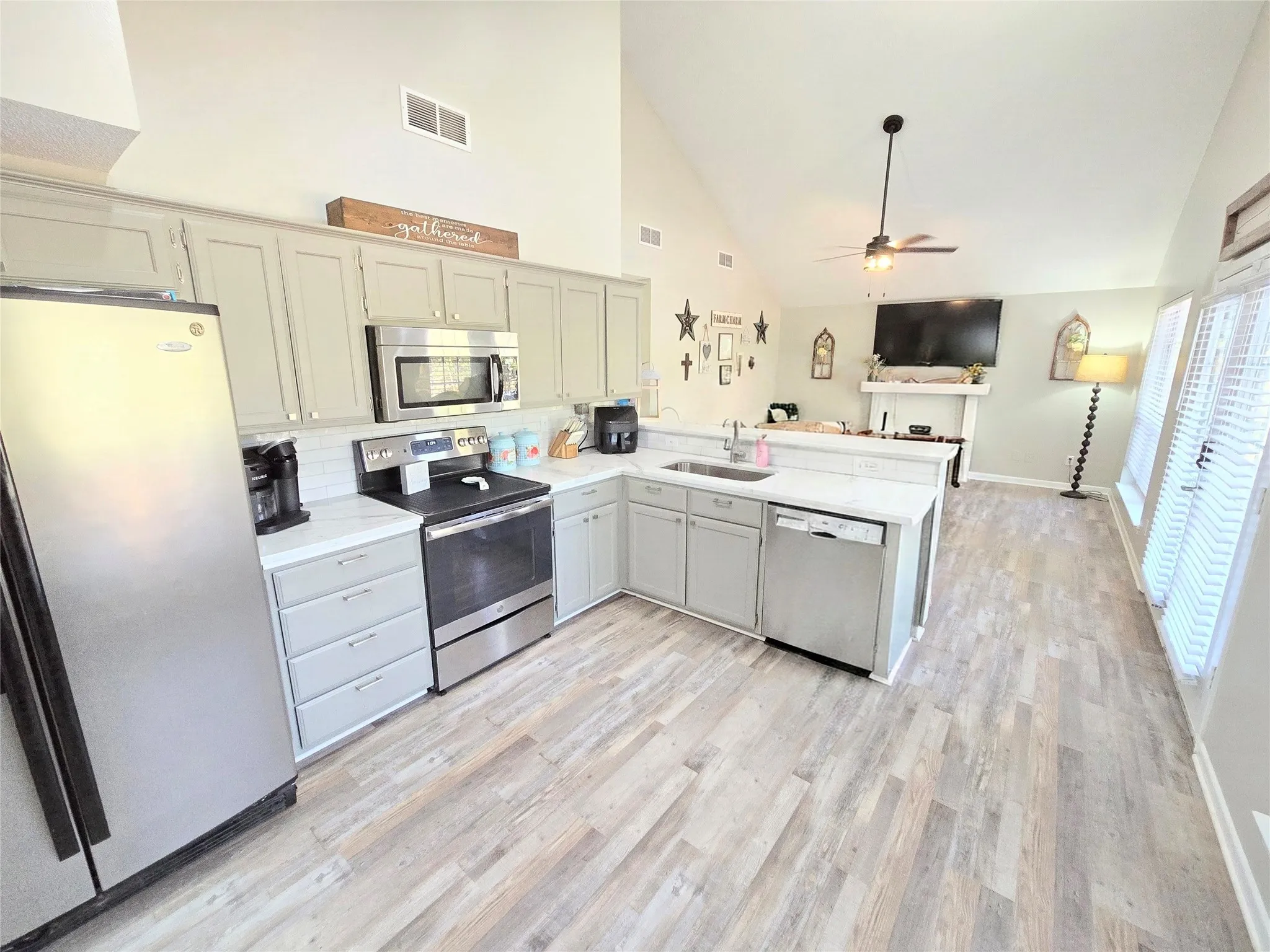 Single Family Residence For Sale in Wood County , 162 Cypress Cove, Holly Lake Ranch, Texas 75765, 2 Bedroom, 2 Bathroom, Garage spaces, 1,326 Sqft, built in 2001, mls#21381385, Real Estate Agent in Holly Lake Ranch, Homes For Sale in Wood county, Homes For Sale in Holly Lake Ranch, Realtor in Holly Lake Ranch Texas, Real Estate Brokerage Independent Realty Texas, Luminita Cordes Realtor