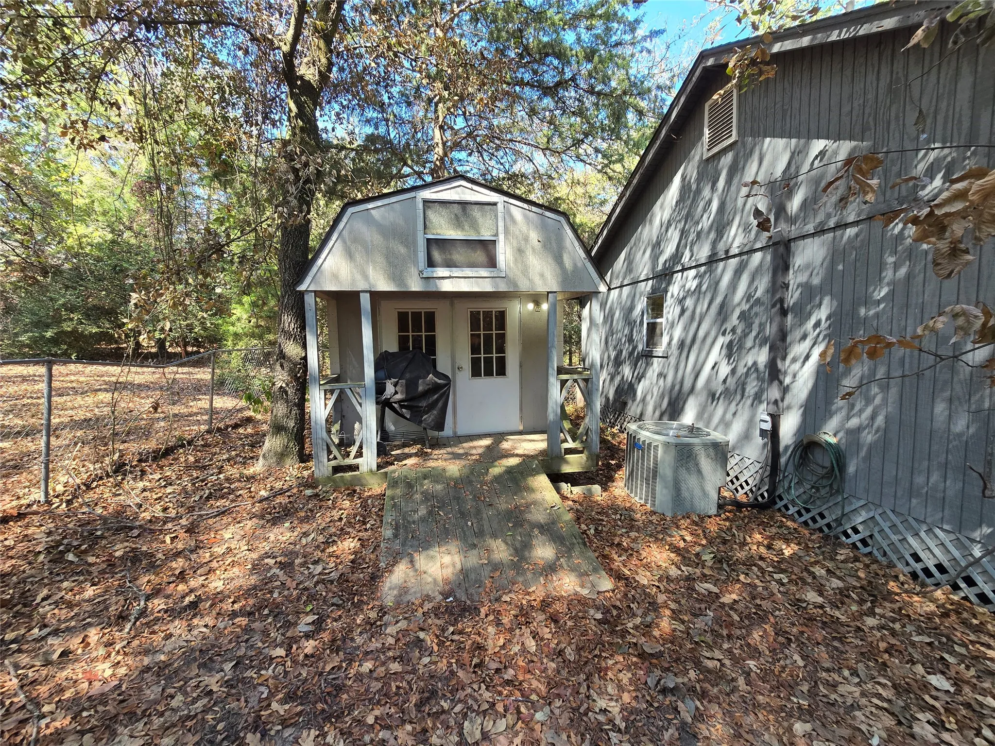Single Family Residence For Sale in Wood County , 162 Cypress Cove, Holly Lake Ranch, Texas 75765, 2 Bedroom, 2 Bathroom, Garage spaces, 1,326 Sqft, built in 2001, mls#21381385, Real Estate Agent in Holly Lake Ranch, Homes For Sale in Wood county, Homes For Sale in Holly Lake Ranch, Realtor in Holly Lake Ranch Texas, Real Estate Brokerage Independent Realty Texas, Luminita Cordes Realtor