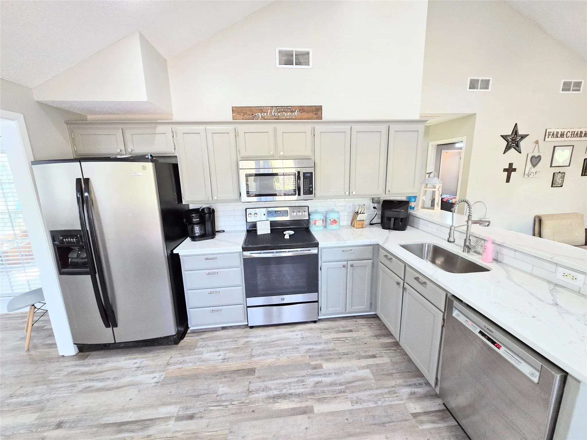 Single Family Residence For Sale in Wood County , 162 Cypress Cove, Holly Lake Ranch, Texas 75765, 2 Bedroom, 2 Bathroom, Garage spaces, 1,326 Sqft, built in 2001, mls#21381385, Real Estate Agent in Holly Lake Ranch, Homes For Sale in Wood county, Homes For Sale in Holly Lake Ranch, Realtor in Holly Lake Ranch Texas, Real Estate Brokerage Independent Realty Texas, Luminita Cordes Realtor