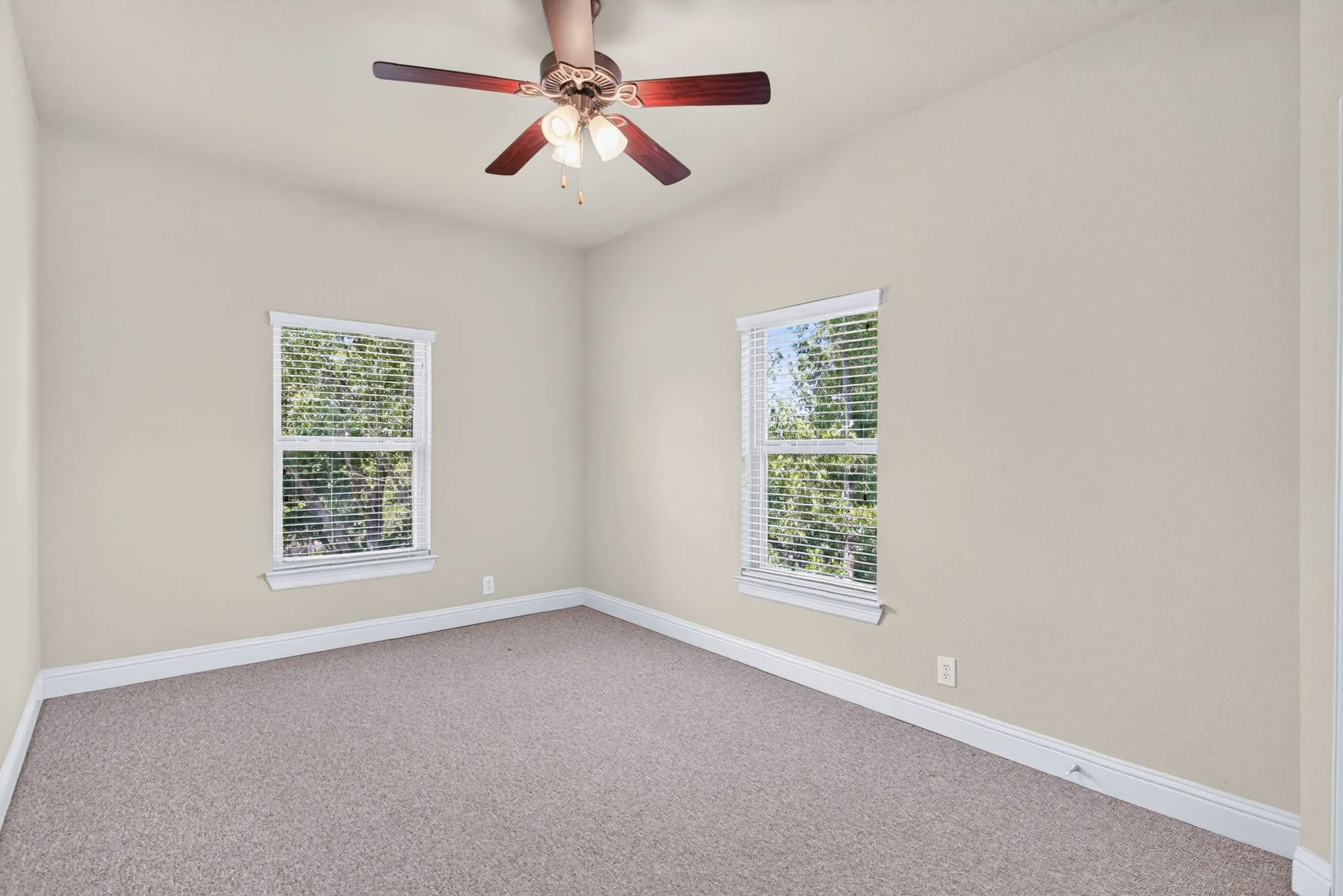 Single Family Residence For Sale in Tarrant County , 544 Waterchase Drive, Fort Worth, Texas 76120, 4 Bedroom, 6 Bathroom, 3 Garage spaces, 4,875 Sqft, built in 2005, mls#21380366, Real Estate Agent in Fort Worth, Homes For Sale in Tarrant county, Homes For Sale in Fort Worth, Realtor in Fort Worth Texas, Real Estate Brokerage Independent Realty Texas, Luminita Cordes Realtor